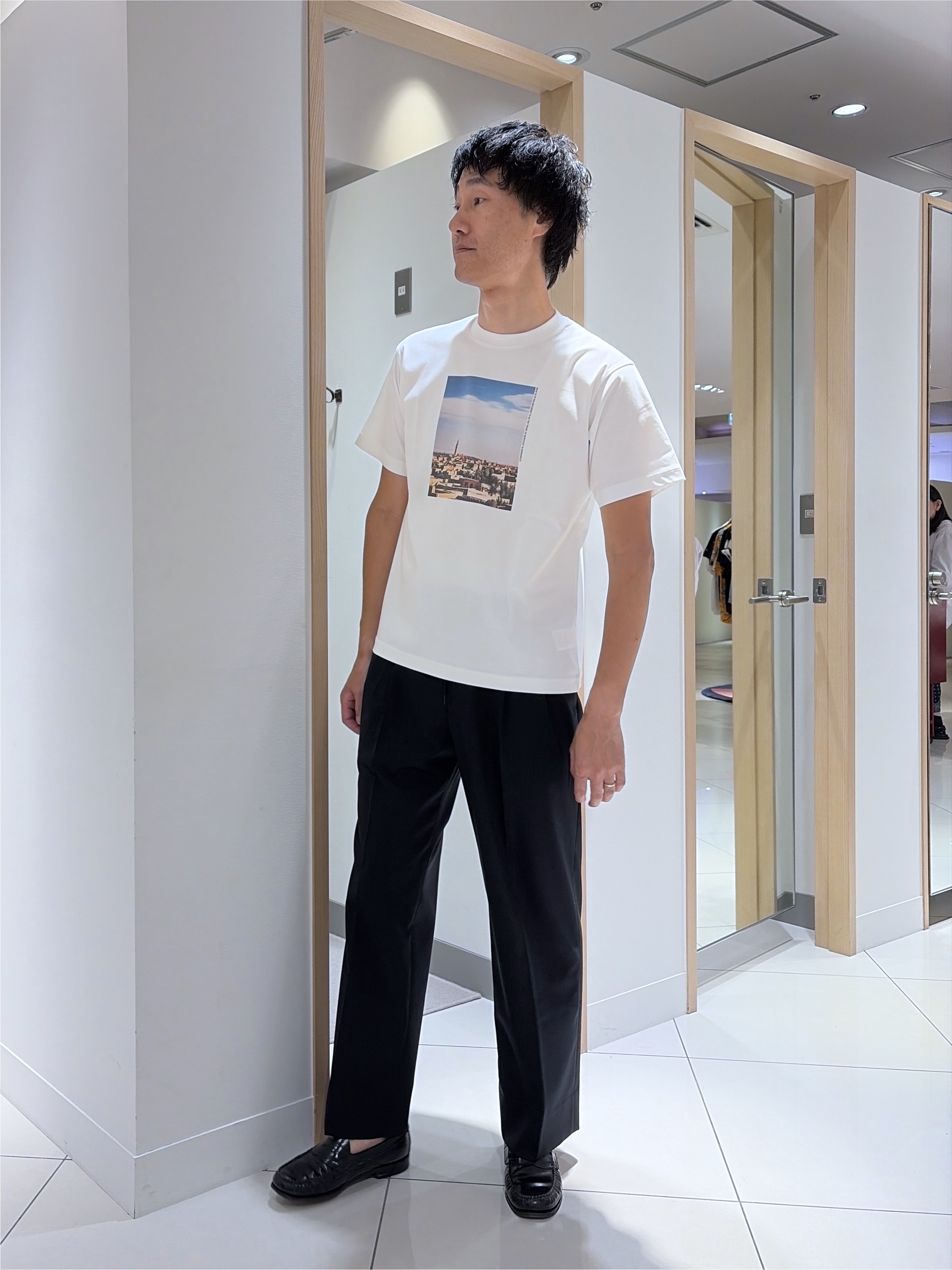 mutoさんの「TAKEO KIKUCHI｜マラケシュ フォト Tシャツ」を使ったコーディネート