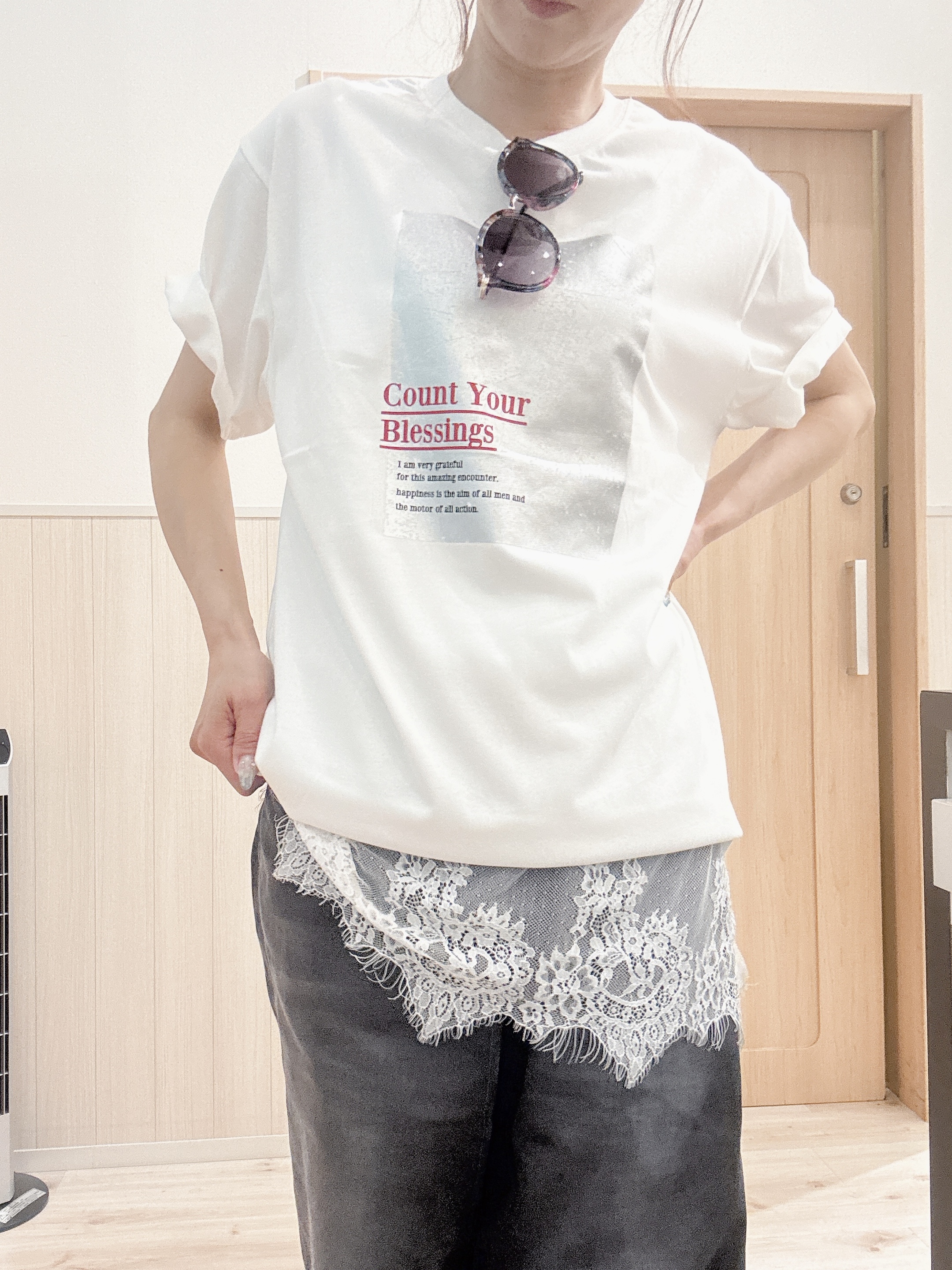モカさんの「SHOO･LA･RUE｜【ひんやり/S-LL】選べる4柄　デイリー使いにぴったりなアソートTシャツ」を使ったコーディネート