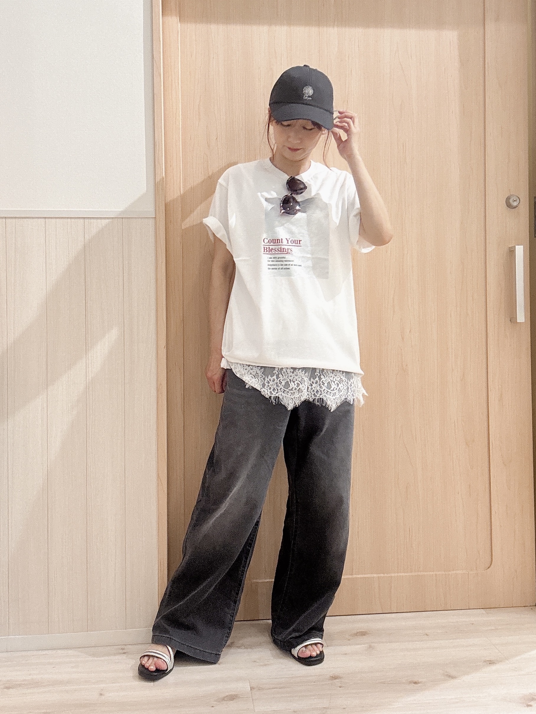 モカさんの「SHOO･LA･RUE｜【ひんやり/S-LL】選べる4柄　デイリー使いにぴったりなアソートTシャツ」を使ったコーディネート