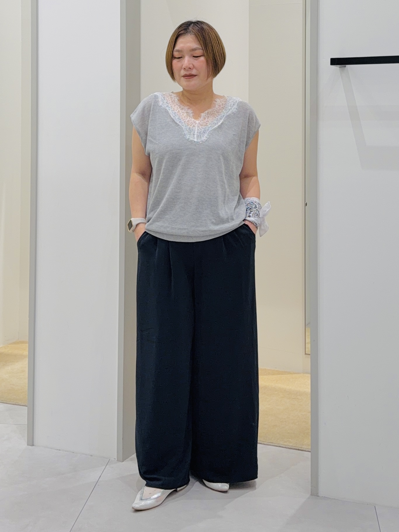 タナさんの「THE SHOP TK｜ほんのりきらめく レース切り替え スパークシアーニット」を使ったコーディネート