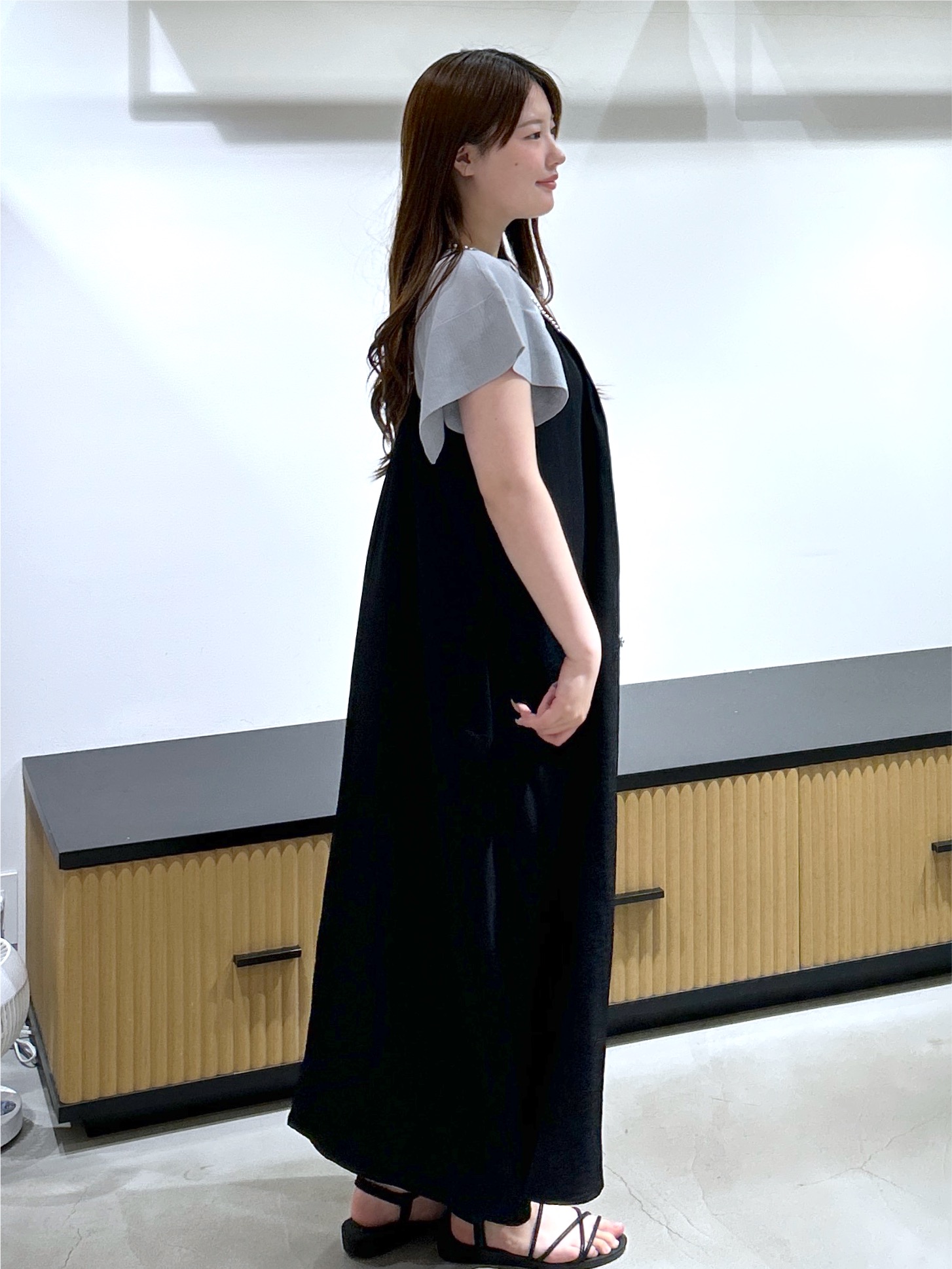 sayaさんの「OPAQUE.CLIP｜『STORY Web7月掲載』ドライタッチラメニット《UV／洗える／6col》」を使ったコーディネート