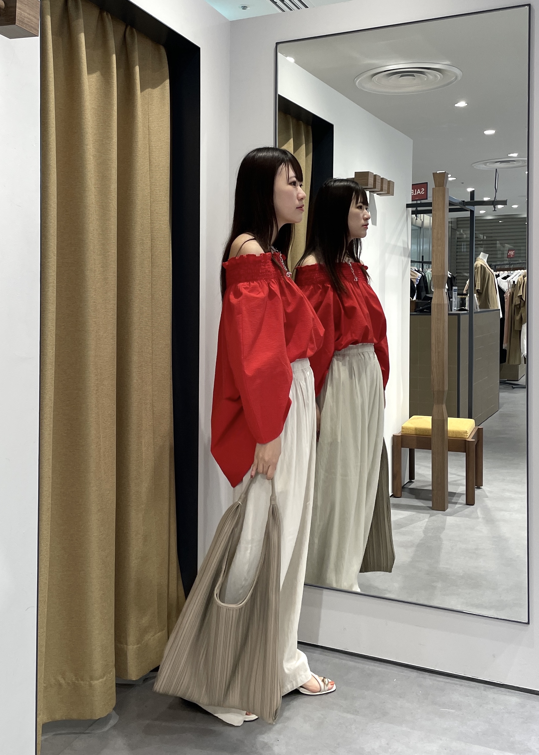 Renoさんの「INDIVI｜サッカーオフショルブラウス【再入荷／2WAY】」を使ったコーディネート