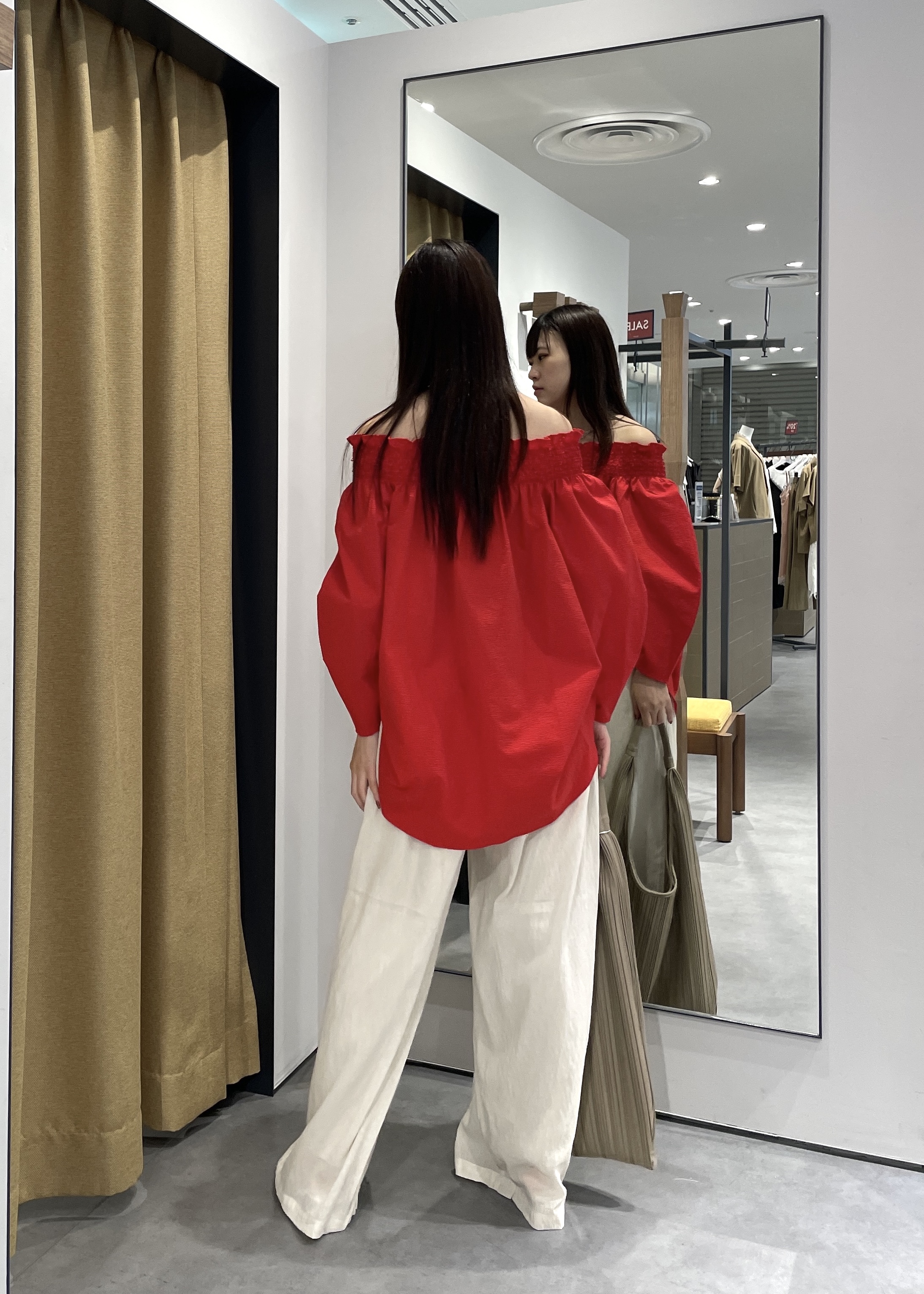 Renoさんの「INDIVI｜サッカーオフショルブラウス【再入荷／2WAY】」を使ったコーディネート