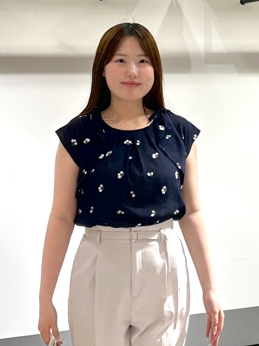 sayaさんの「OPAQUE.CLIP｜2wayフリルリボン刺繍ブラウス【洗濯機OK／イージーアイロン】」を使ったコーディネート