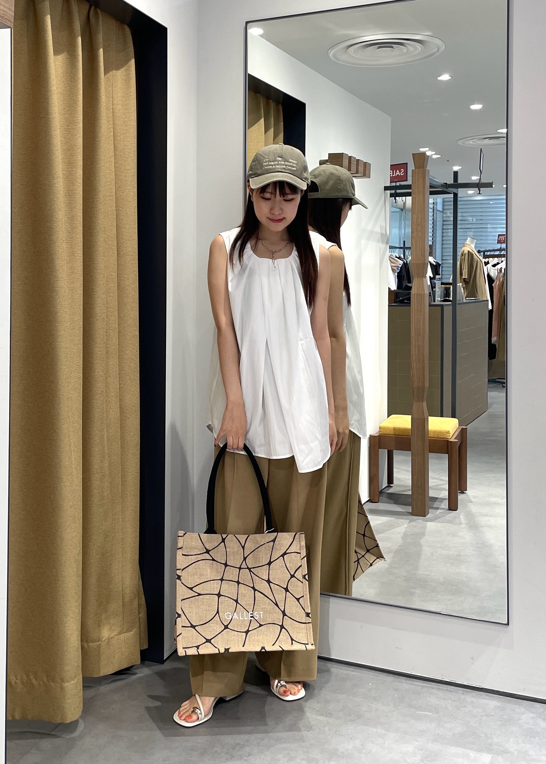 Renoさんの「INDIVI｜ボリュームタックスリーブレスブラウス」を使ったコーディネート