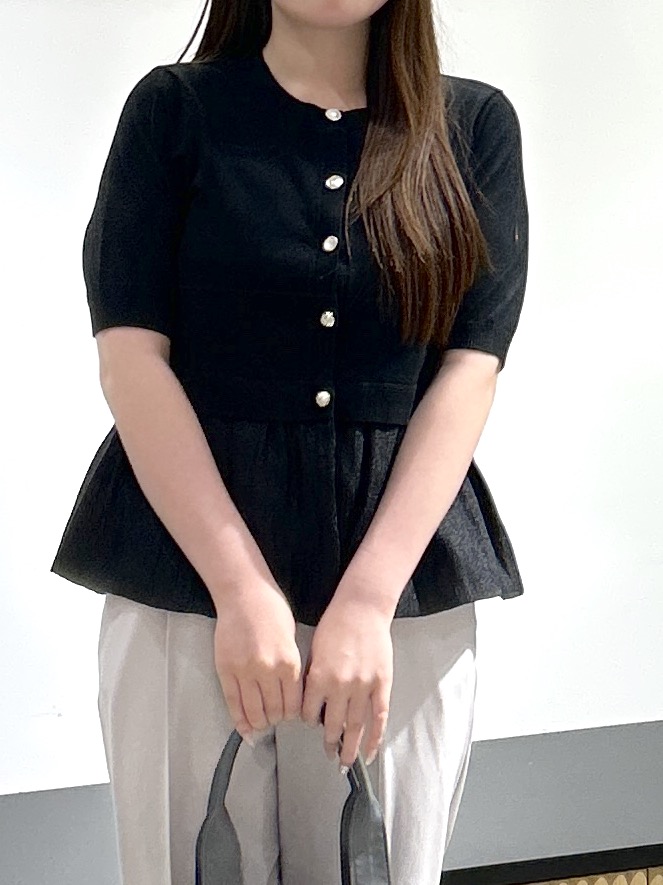 sayaさんの「OPAQUE.CLIP｜ペプラムレイヤードカーディガン【洗濯機OK】」を使ったコーディネート