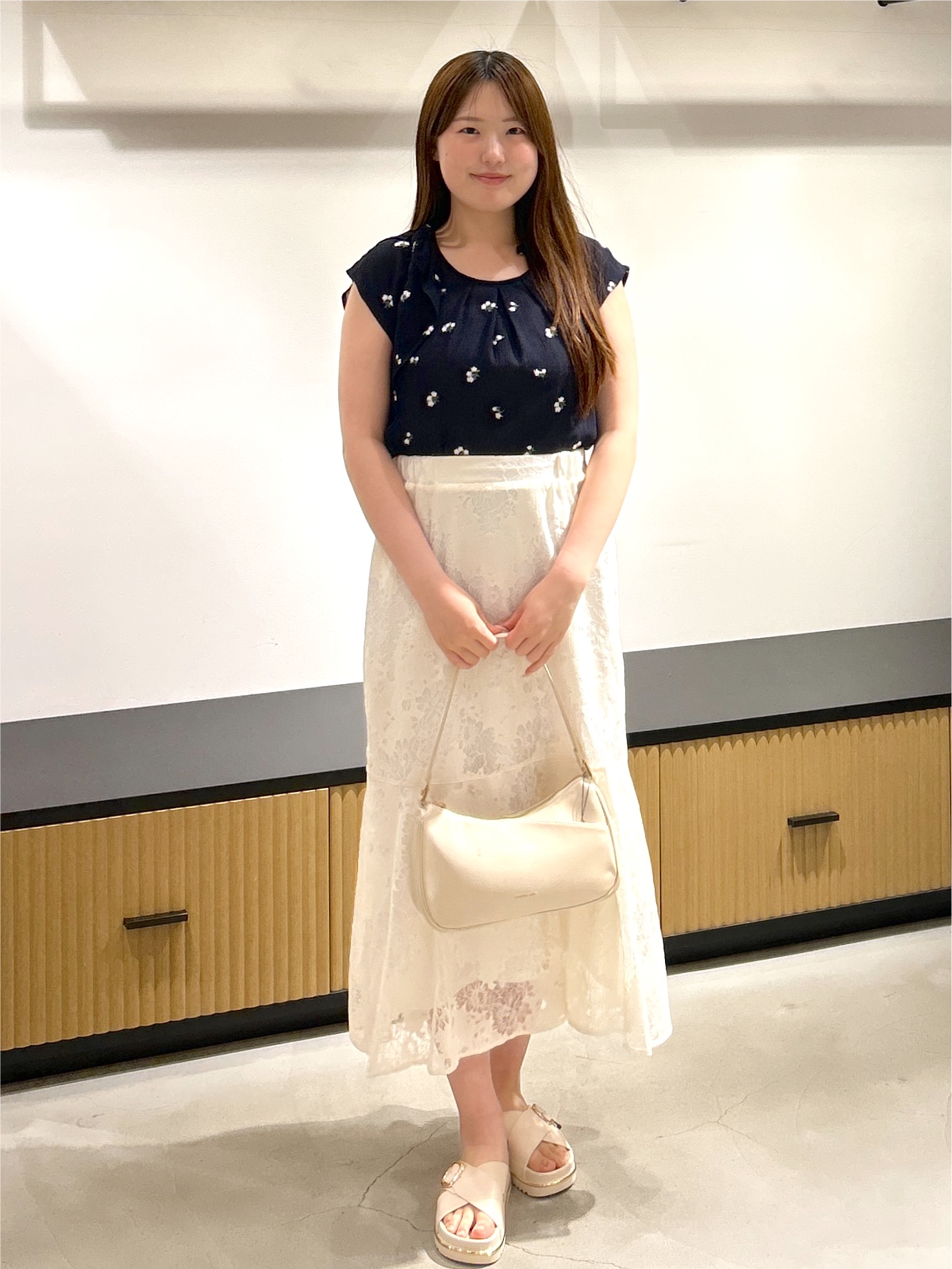 sayaさんの「OPAQUE.CLIP｜2wayフリルリボン刺繍ブラウス【洗濯機OK／イージーアイロン】」を使ったコーディネート