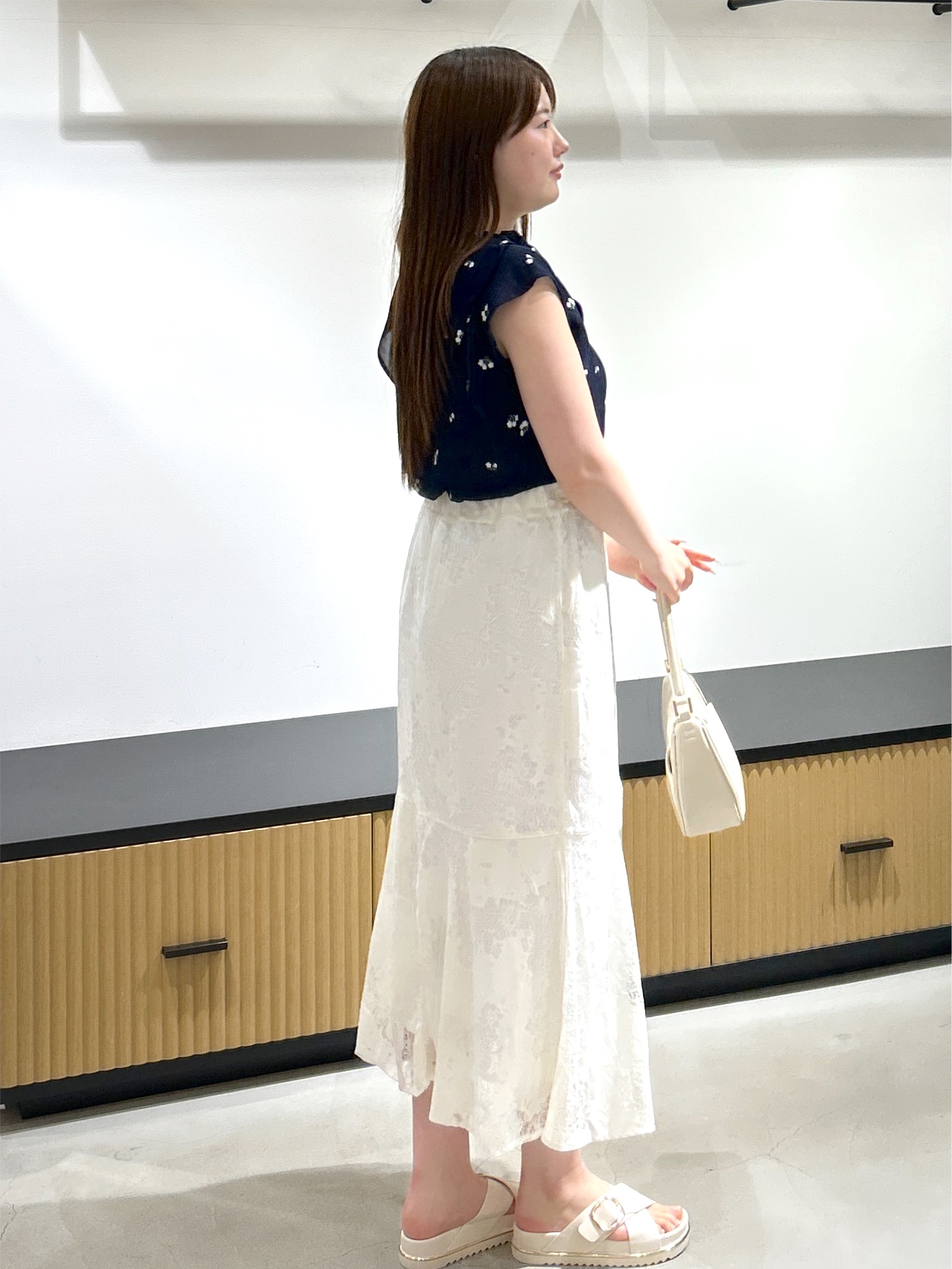 sayaさんの「OPAQUE.CLIP｜2wayフリルリボン刺繍ブラウス【洗濯機OK／イージーアイロン】」を使ったコーディネート