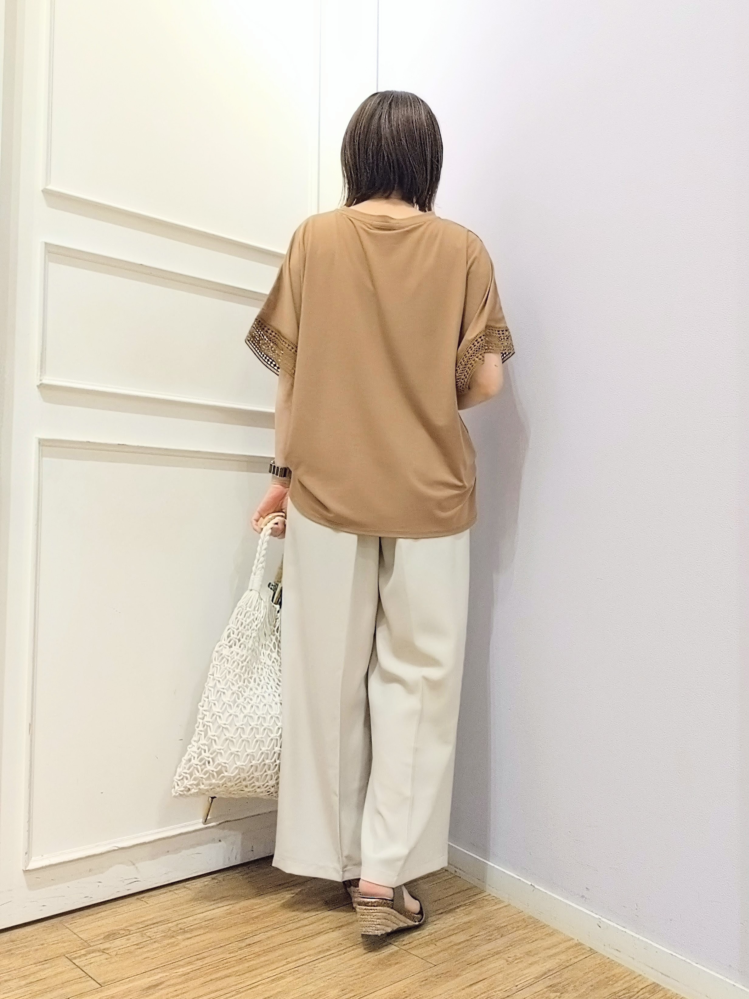 miomioさんの「SHOO･LA･RUE｜【ひんやり/UV】お袖レースが上品 ゆったりとろみトップス」を使ったコーディネート