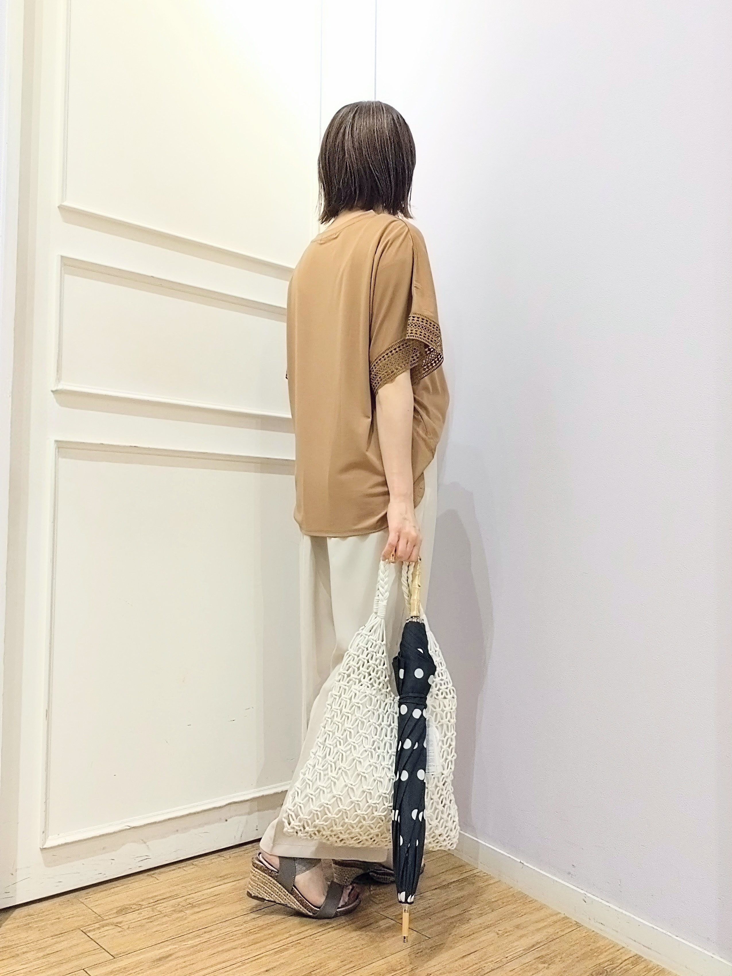 miomioさんの「SHOO･LA･RUE｜【ひんやり/UV】お袖レースが上品 ゆったりとろみトップス」を使ったコーディネート