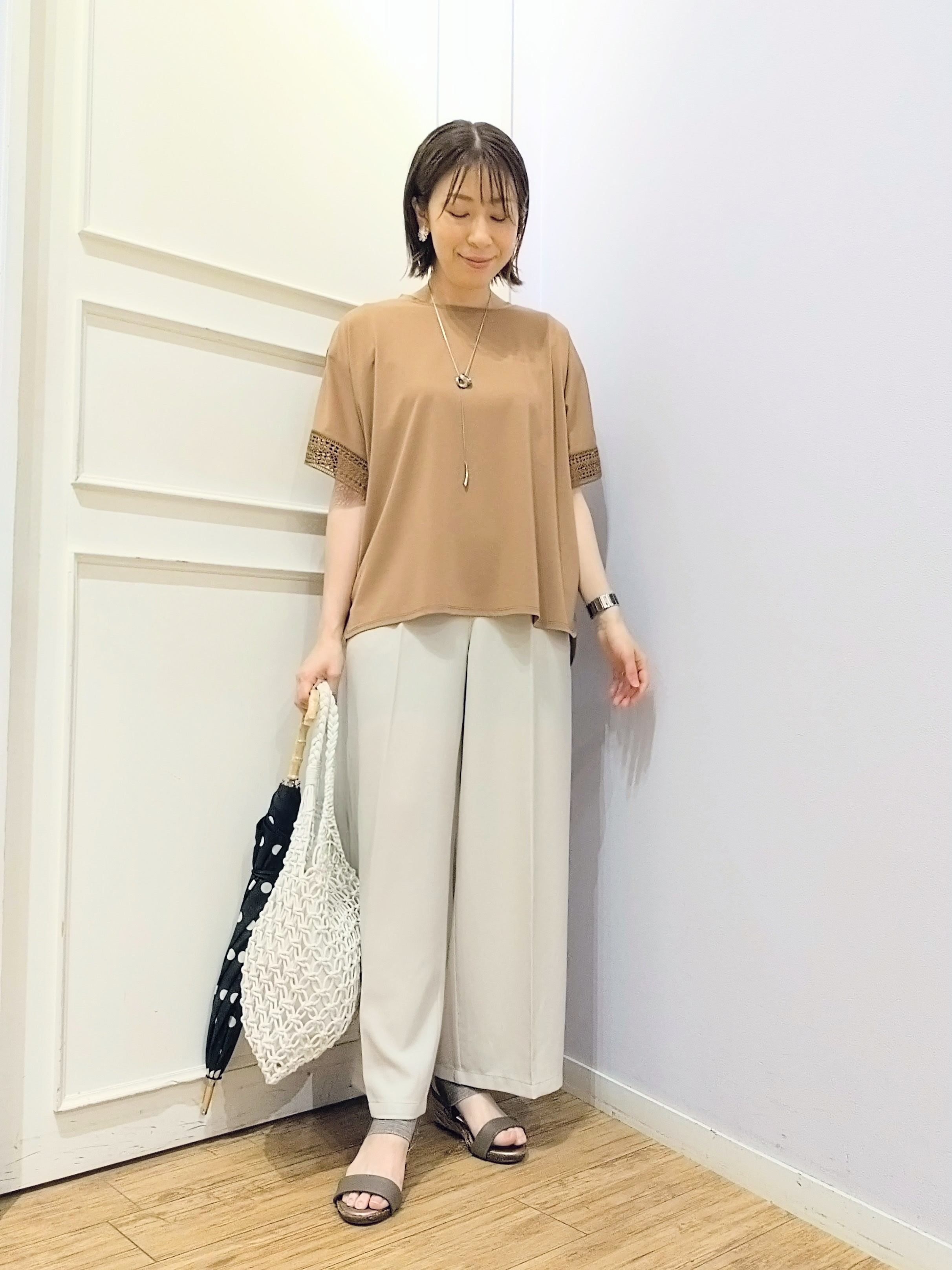 miomioさんの「SHOO･LA･RUE｜【ひんやり/UV】お袖レースが上品 ゆったりとろみトップス」を使ったコーディネート