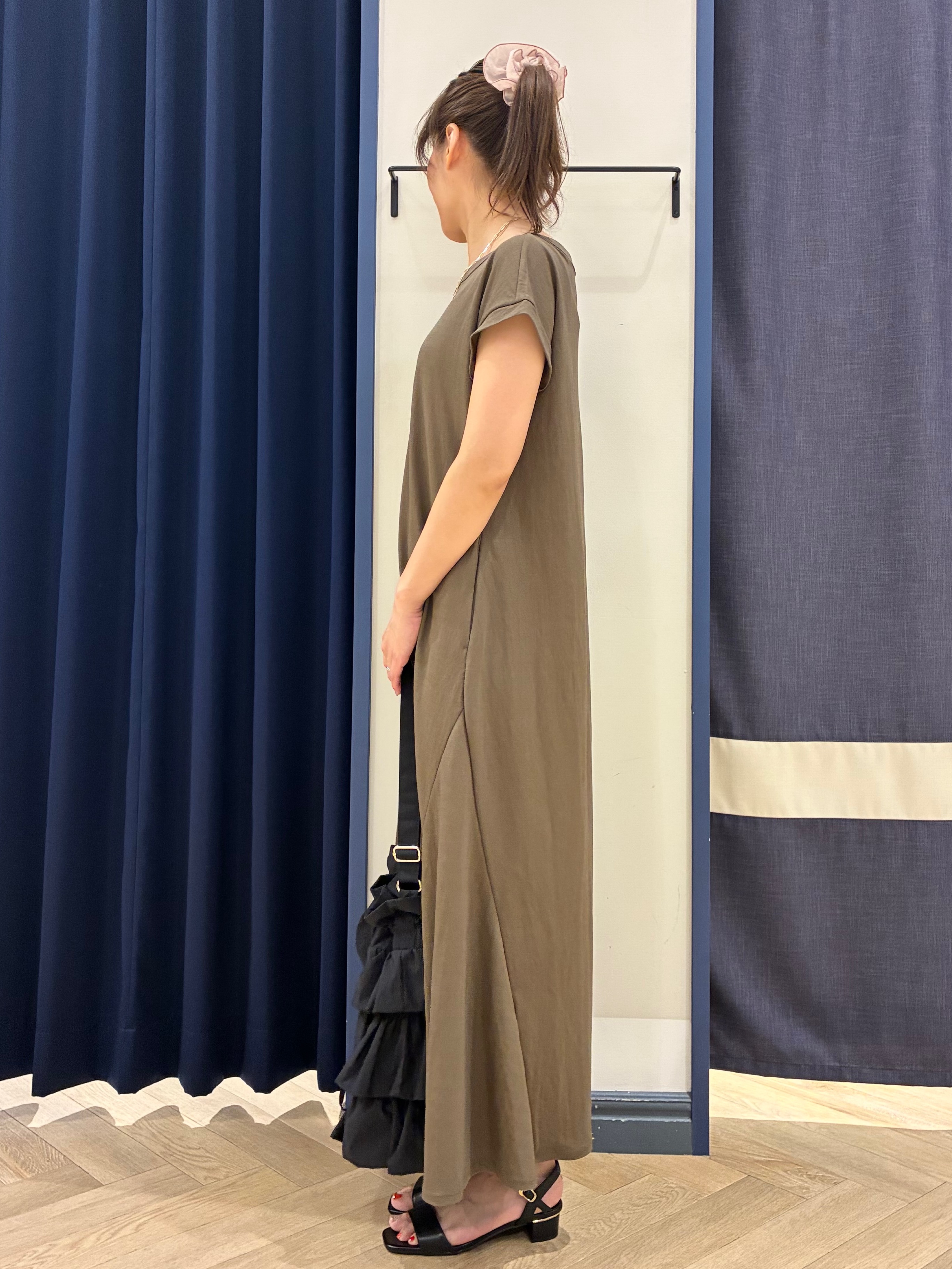 Orikaさんの「grove｜【低身長さんも選べる着丈】モクロディフレンチワンピース」を使ったコーディネート