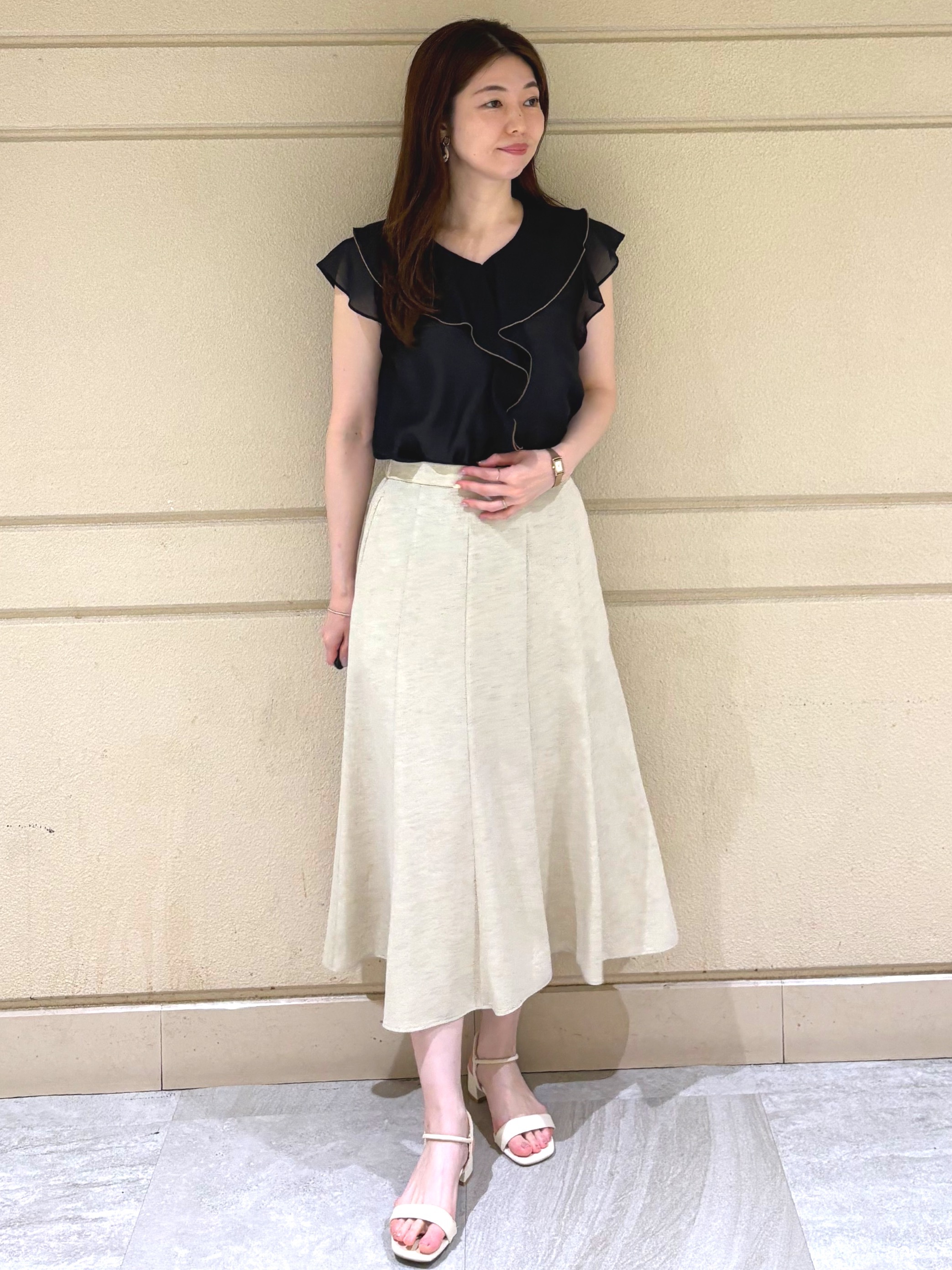 sakiさんの「COUP DE CHANCE｜【手洗い可／日本製】フリルブラウス」を使ったコーディネート