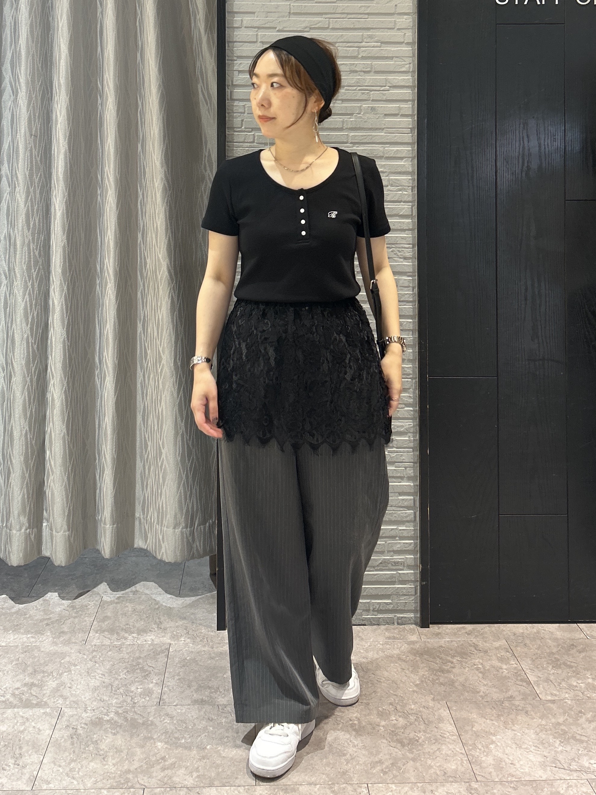 ga_riさんの「THE SHOP TK｜ヘンリーネック ワンポイント刺繍トップス」を使ったコーディネート