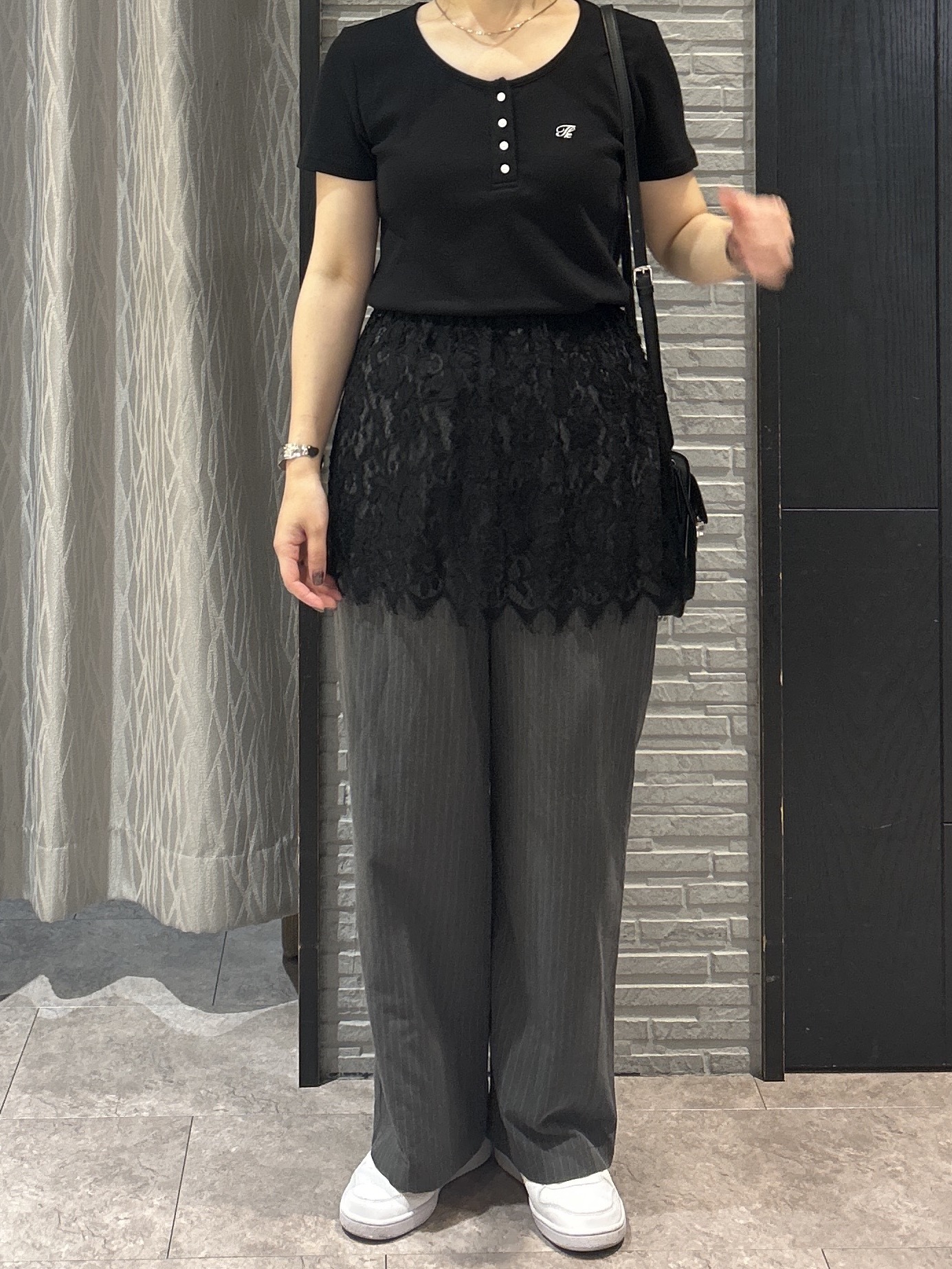 ga_riさんの「THE SHOP TK｜ヘンリーネック ワンポイント刺繍トップス」を使ったコーディネート