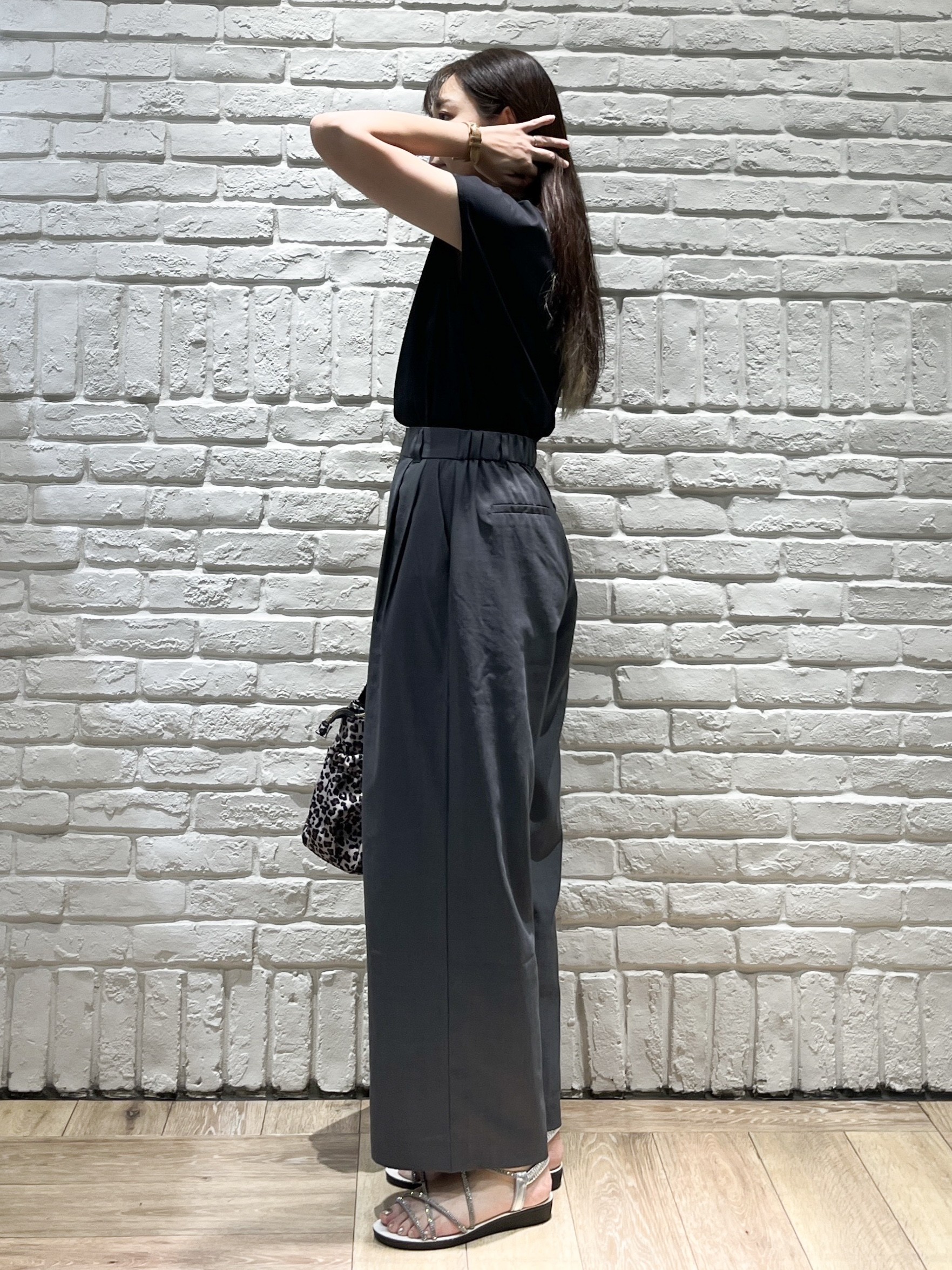 erinaさんの「index｜【UVケア／接触冷感】アシメフリルドッキングカットソー《洗濯機OK》」を使ったコーディネート