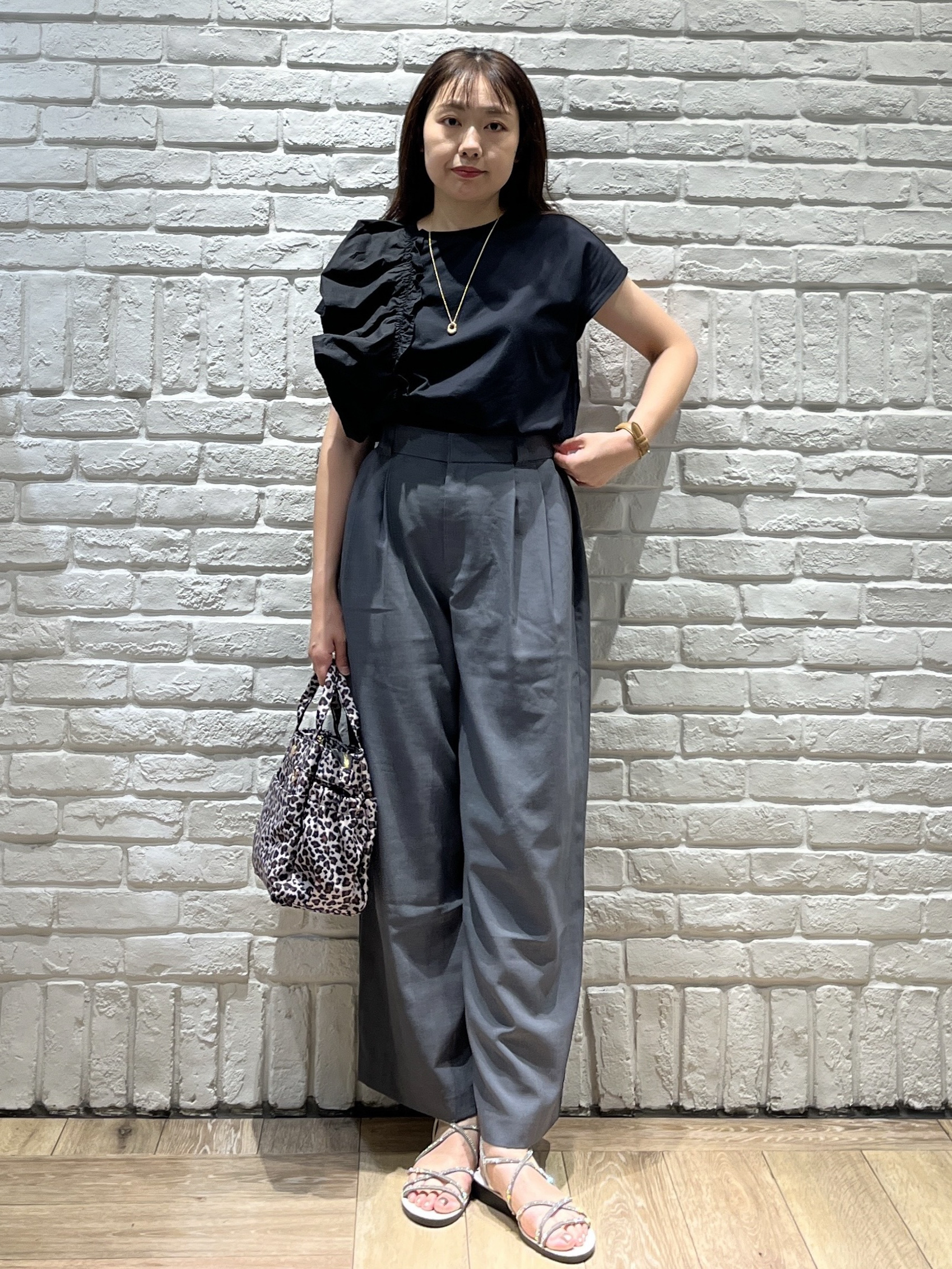 erinaさんの「index｜【UVケア／接触冷感】アシメフリルドッキングカットソー《洗濯機OK》」を使ったコーディネート