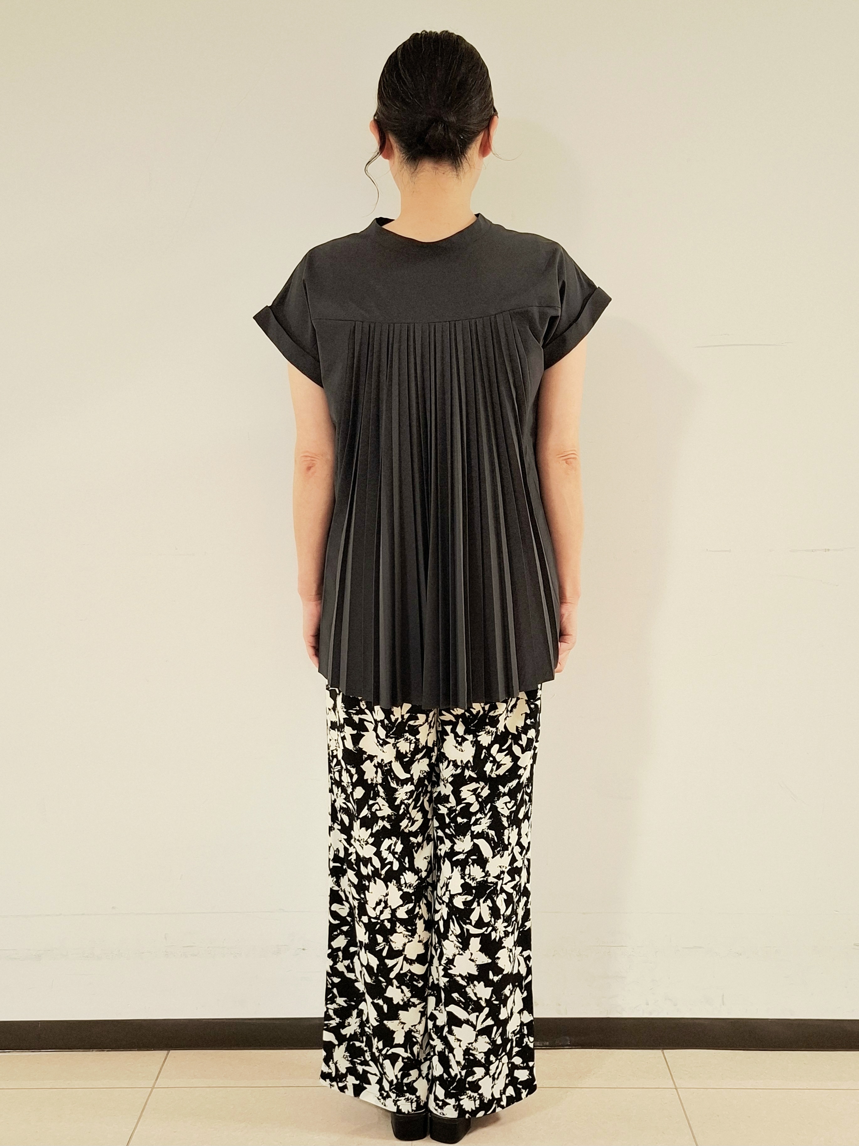 ねぎさんの「UNTITLED｜【吸水速乾/接触冷感】バックプリーツデザインブラウス」を使ったコーディネート