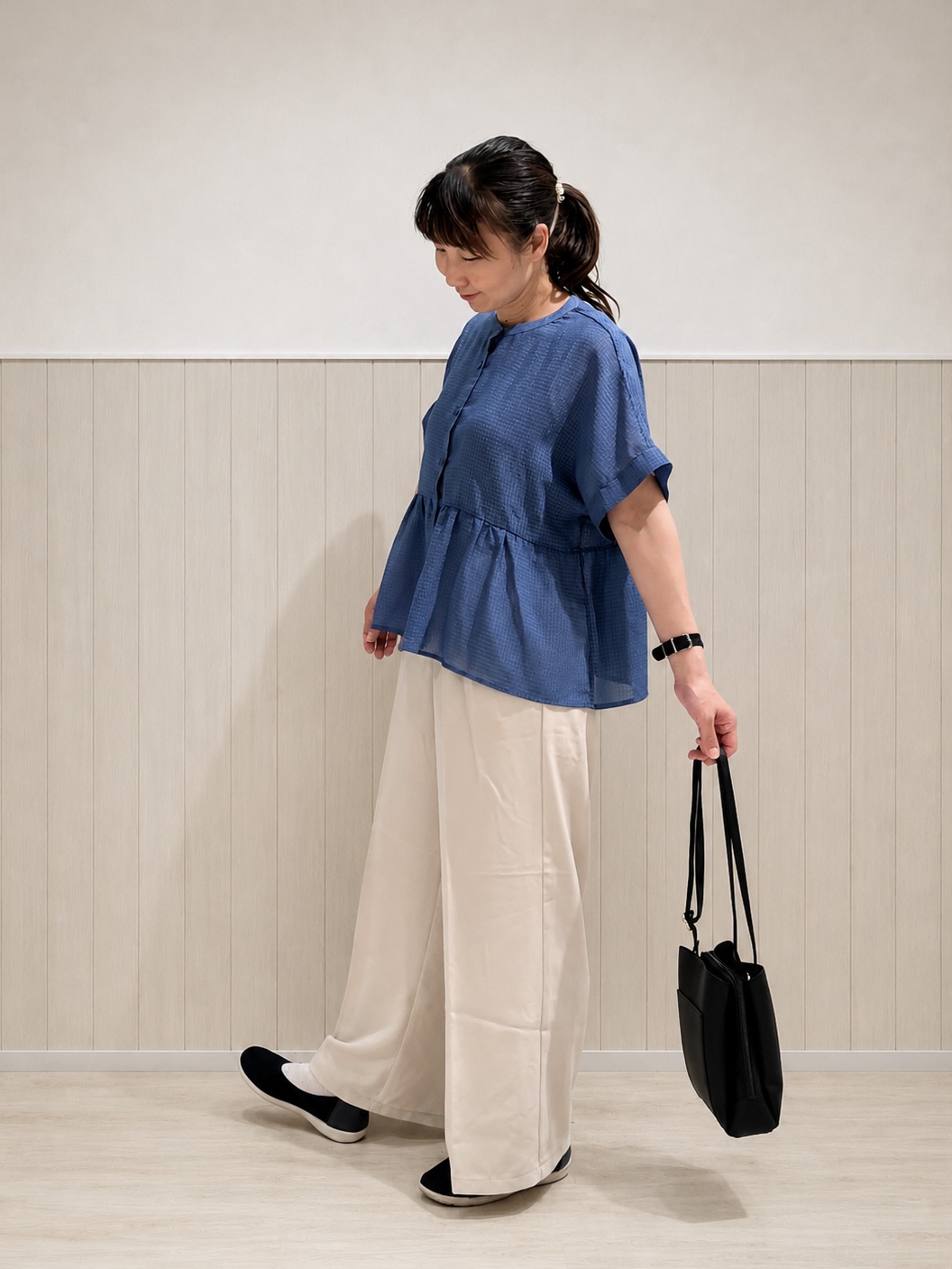 まつみさんの「SHOO･LA･RUE｜【S-LL/洗濯機可】シアーペプラムブラウス」を使ったコーディネート