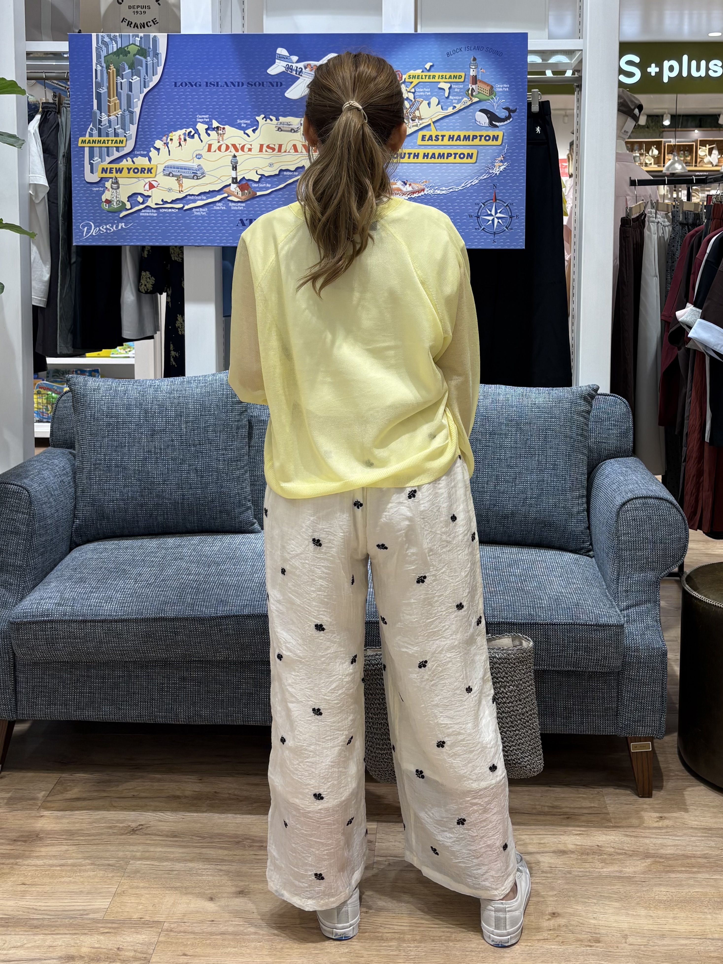yuinaさんの「Dessin｜小花刺繍 シアー楊柳パンツ」を使ったコーディネート