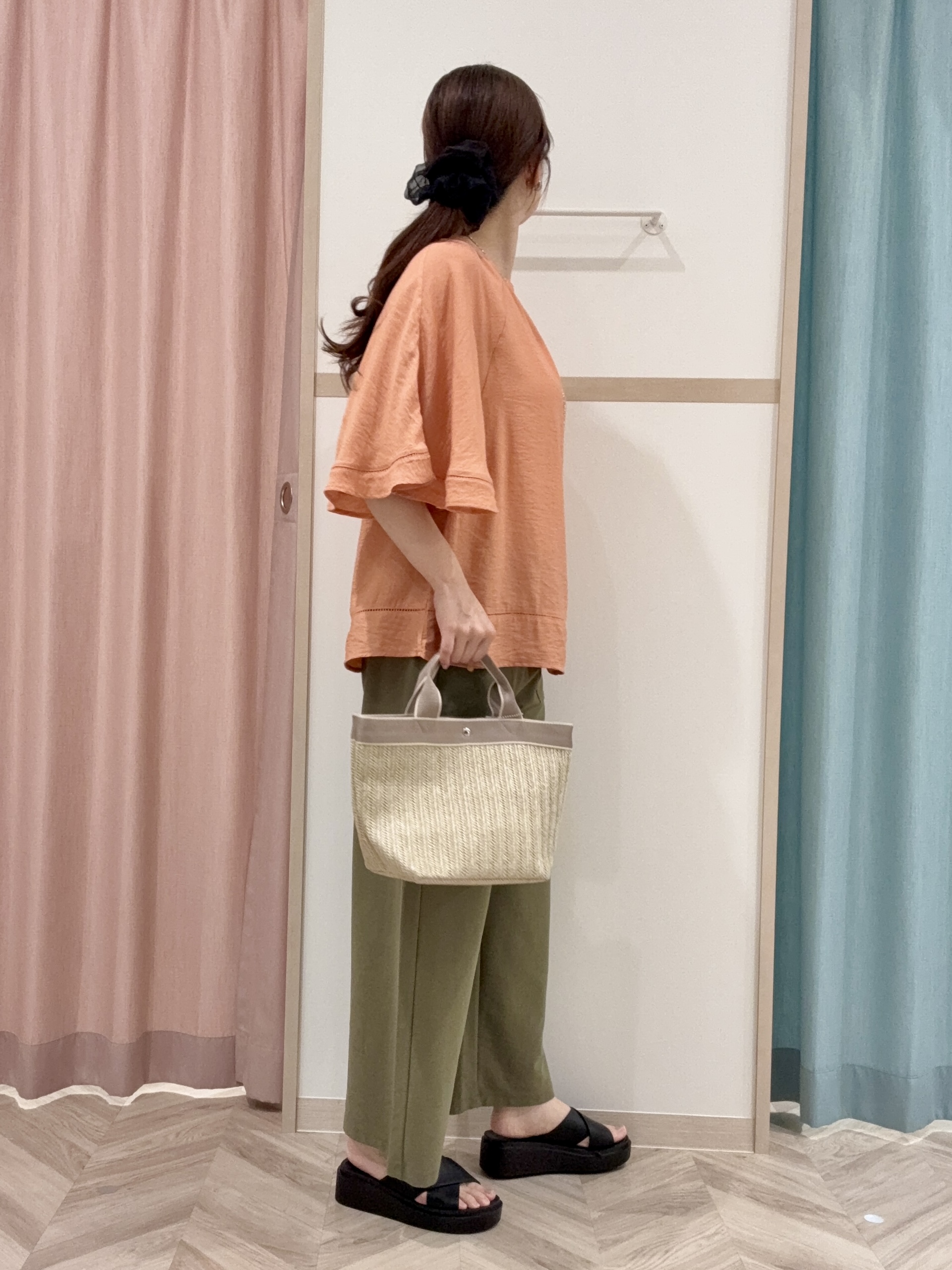 kさんの「SHOO･LA･RUE｜【ひんやり/S-LL/洗濯機可】体型カバー ふんわりスラブポンチョ風ブラウス」を使ったコーディネート
