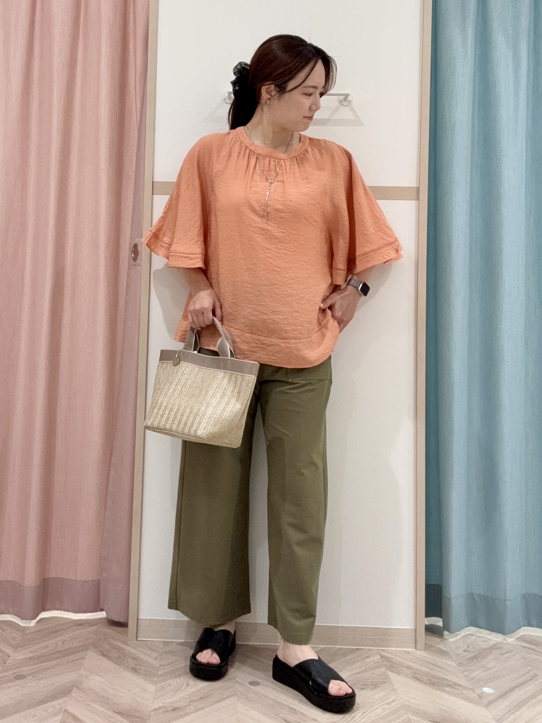 kさんの「SHOO･LA･RUE｜【ひんやり/S-LL/洗濯機可】体型カバー ふんわりスラブポンチョ風ブラウス」を使ったコーディネート