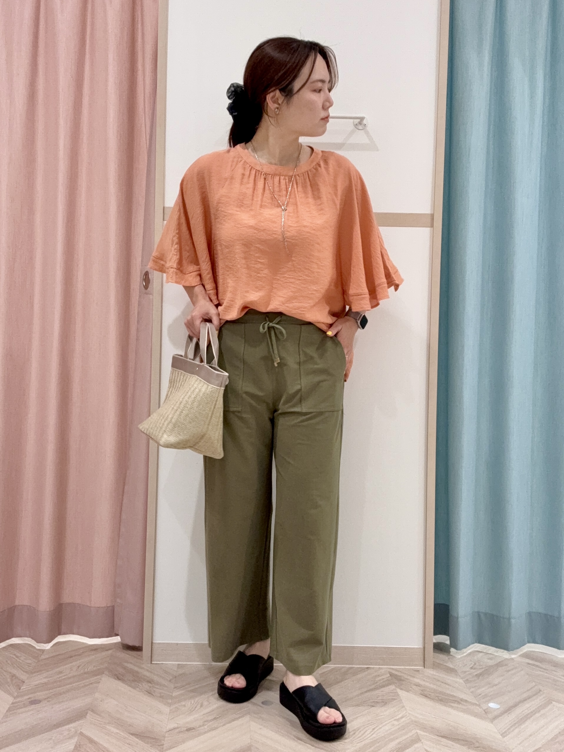 kさんの「SHOO･LA･RUE｜【ひんやり/S-LL/洗濯機可】体型カバー ふんわりスラブポンチョ風ブラウス」を使ったコーディネート