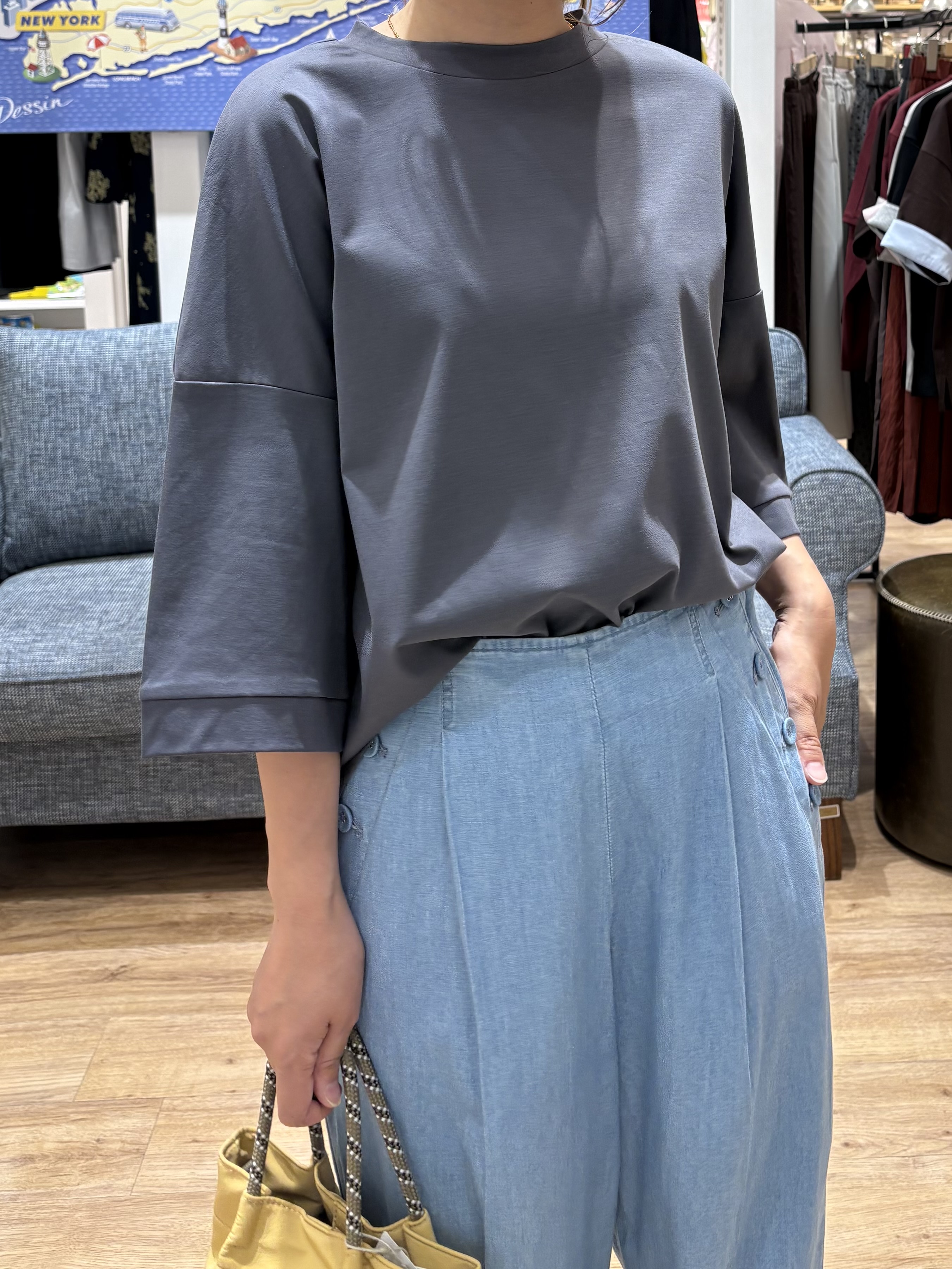 yuinaさんの「Dessin｜【新色追加/体型カバー】美光沢カットソーボクシーシルエット」を使ったコーディネート