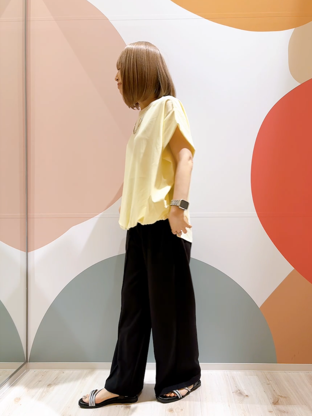 長男さんの「SHOO･LA･RUE｜【洗濯機可/体型カバー】インせずこなれる ふんわり裾バルーントップス」を使ったコーディネート