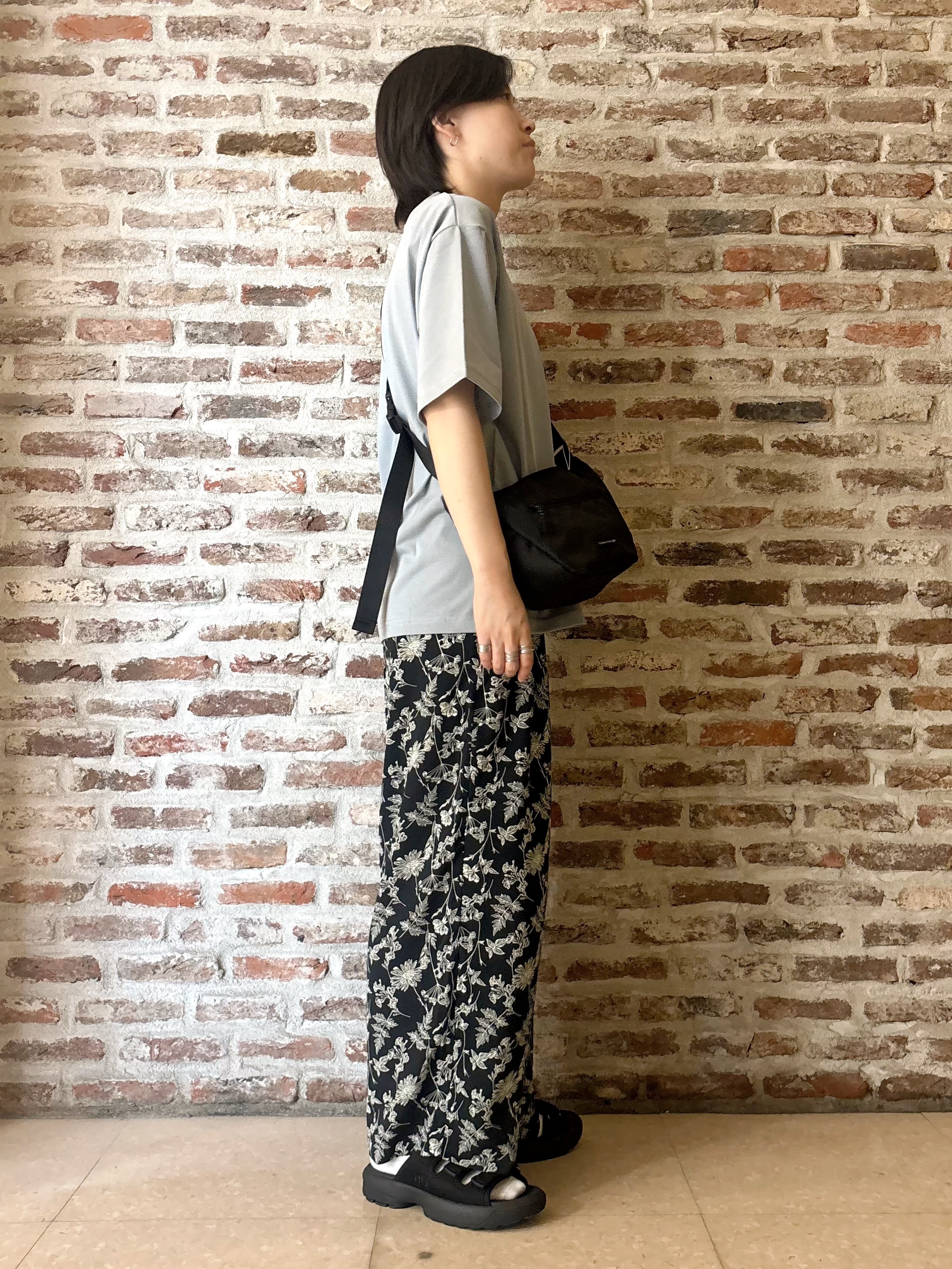 しばさんの「THE SHOP TK｜ワンポイント刺繍 半袖Tシャツ 洗濯機OK」を使ったコーディネート