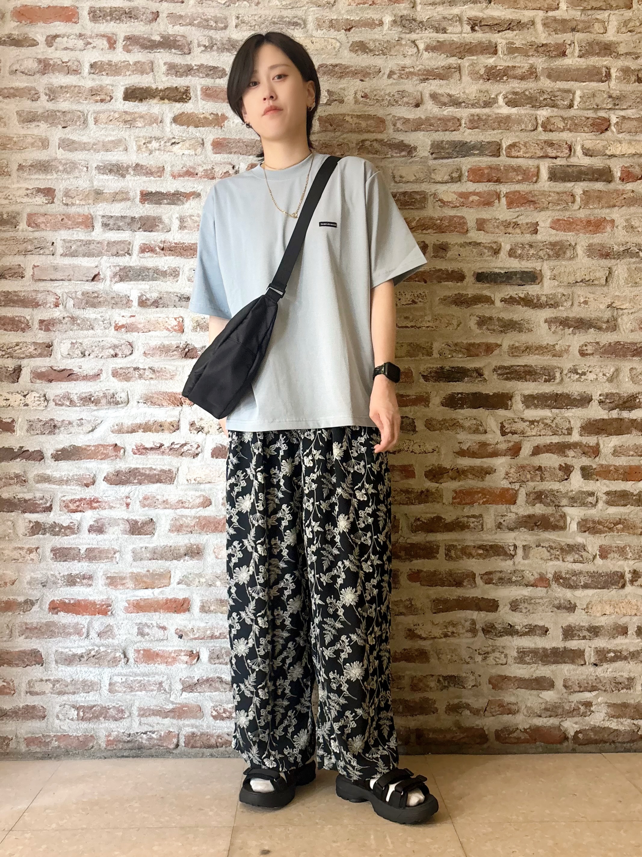 しばさんの「THE SHOP TK｜ワンポイント刺繍 半袖Tシャツ 洗濯機OK」を使ったコーディネート