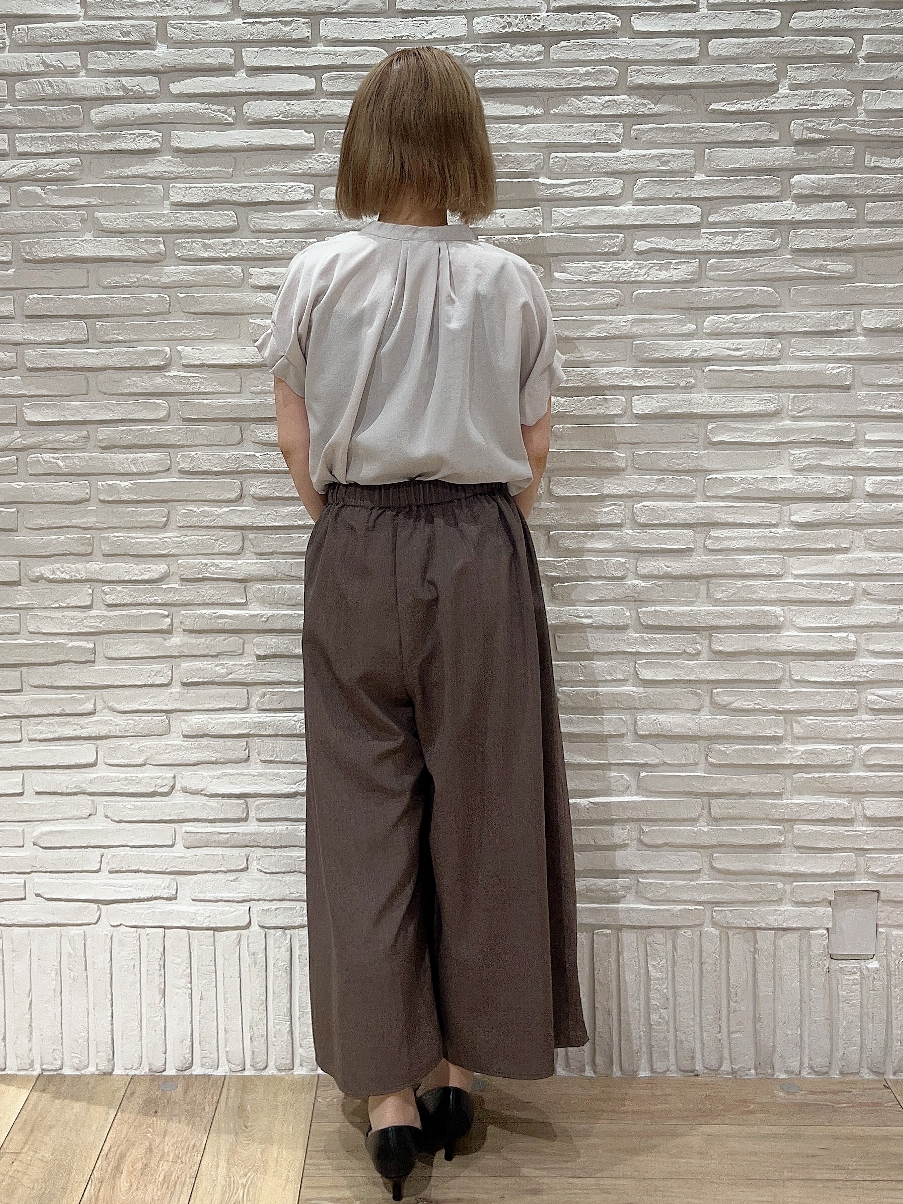 YOSHIMIさんの「index｜【接触冷感／吸水速乾】タックスキッパーブラウス《防シワ／イージーアイロン／洗濯機OK／9col》」を使ったコーディネート