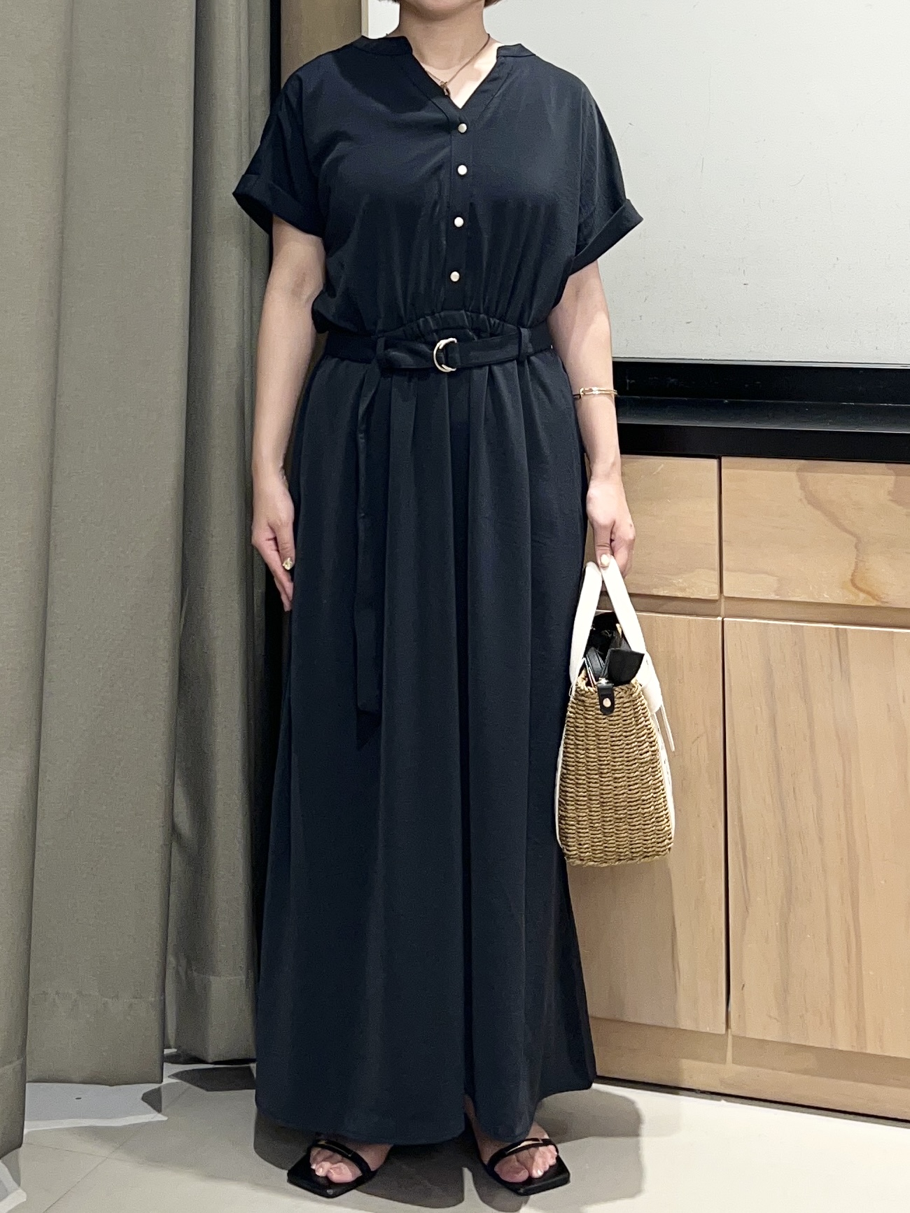 かのさんの「THE SHOP TK｜【M-XL/ひんやり/遮熱】やみつきになる とろみスキッパーワンピース」を使ったコーディネート