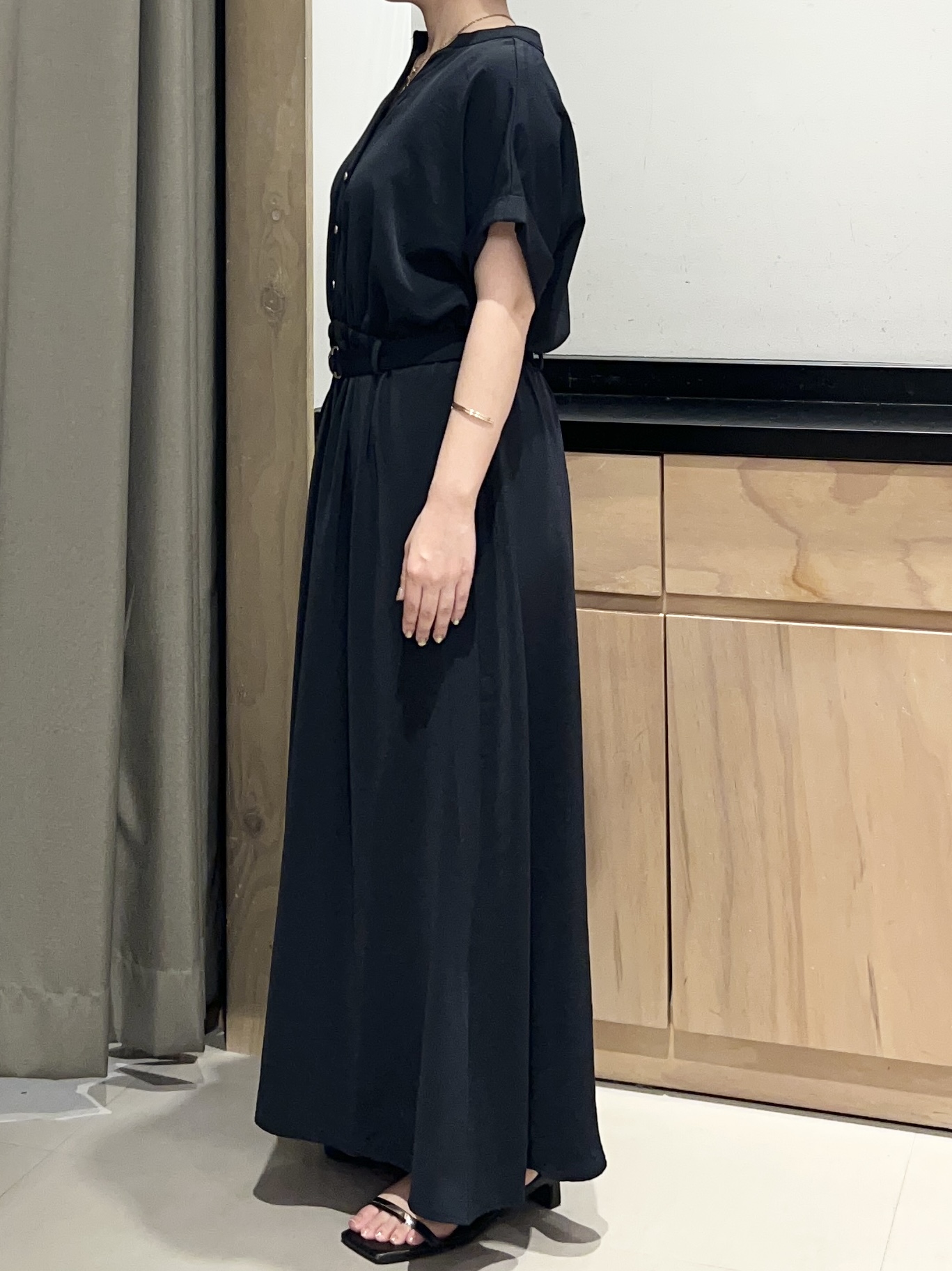 かのさんの「THE SHOP TK｜【M-XL/ひんやり/遮熱】やみつきになる とろみスキッパーワンピース」を使ったコーディネート