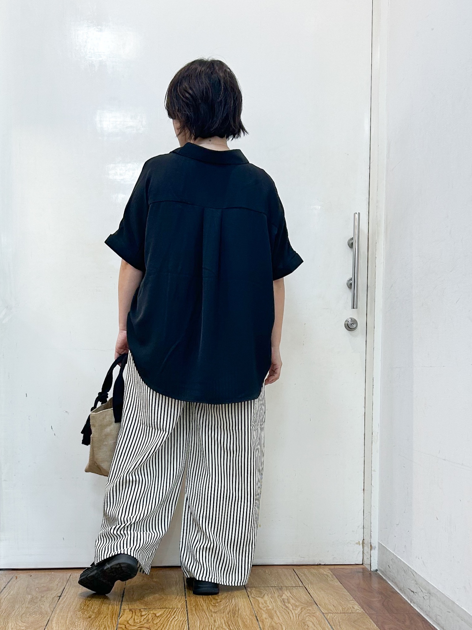 haruさんの「SHOO･LA･RUE｜【ひんやり/洗濯後しわになりにくい/S-LL】着るだけでこなれ見え 二の腕も隠せるデザイン半袖シャツ」を使ったコーディネート