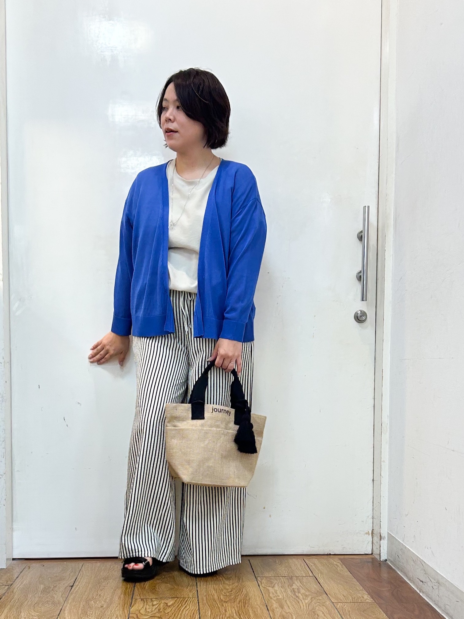 haruさんの「SHOO･LA･RUE｜【ひんやり/洗濯機可/S-LL】オンにもオフにも マルチに使えるボタンレスカーディガン」を使ったコーディネート
