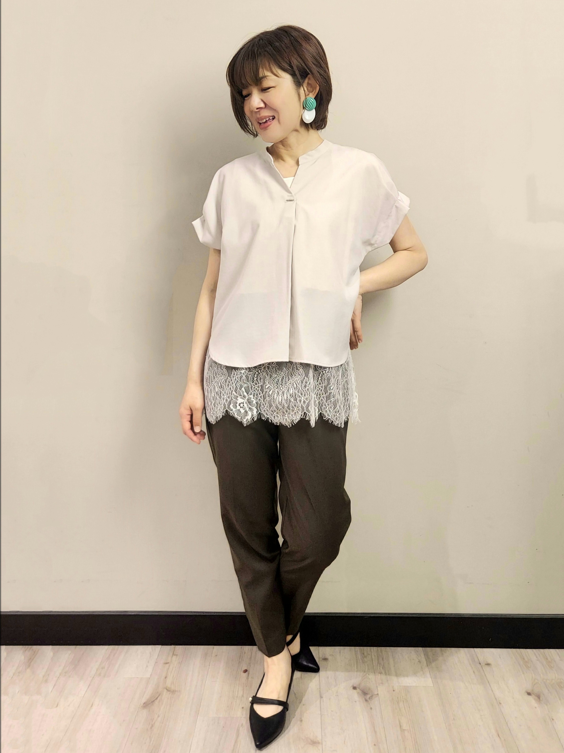 MAKIさんの「index｜【接触冷感／吸水速乾】タックスキッパーブラウス《防シワ／イージーアイロン／洗濯機OK／9col》」を使ったコーディネート