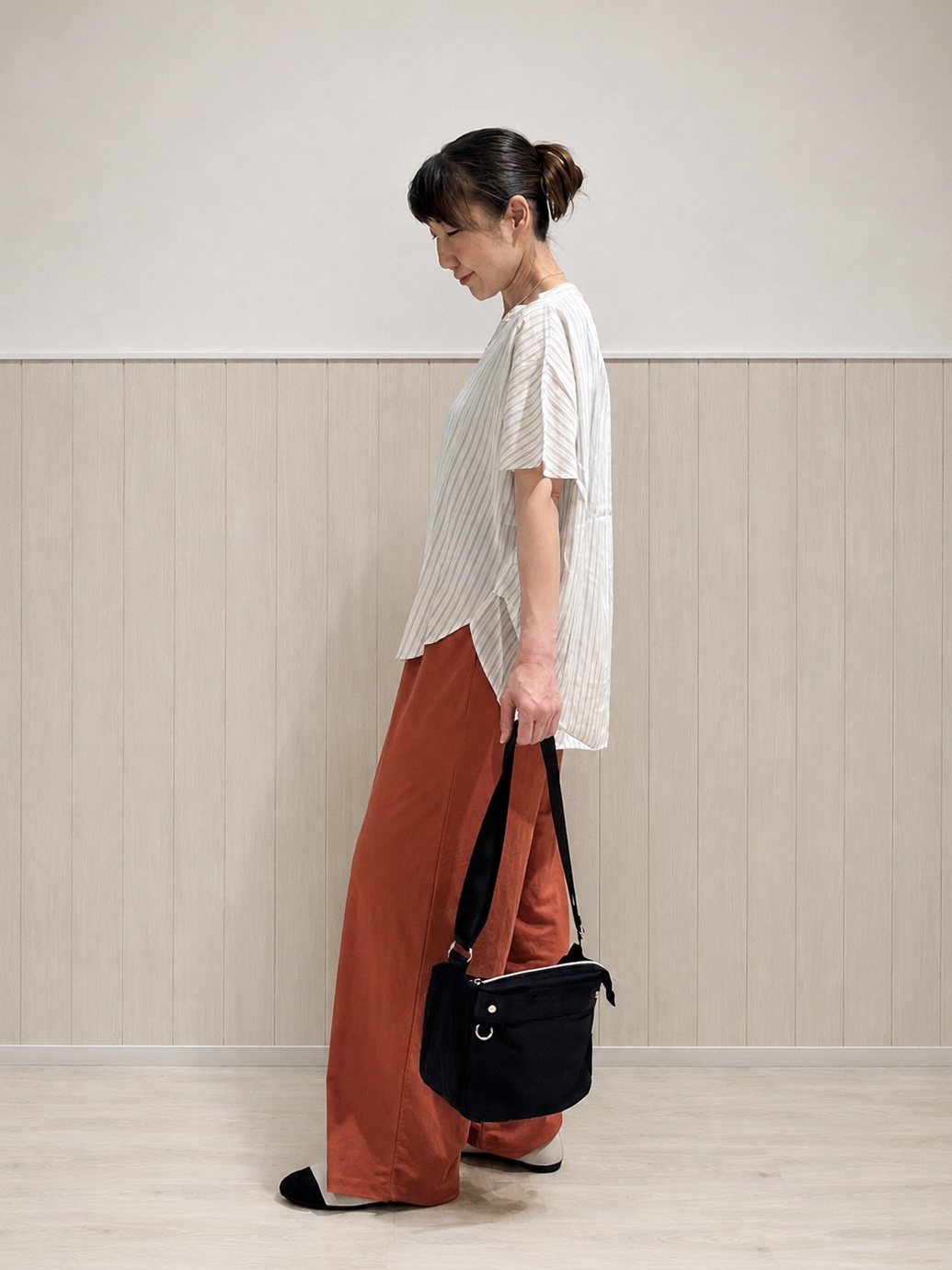 まつみさんの「SHOO･LA･RUE｜【洗濯機可/体型カバー】とろみタックスキッパーブラウス」を使ったコーディネート