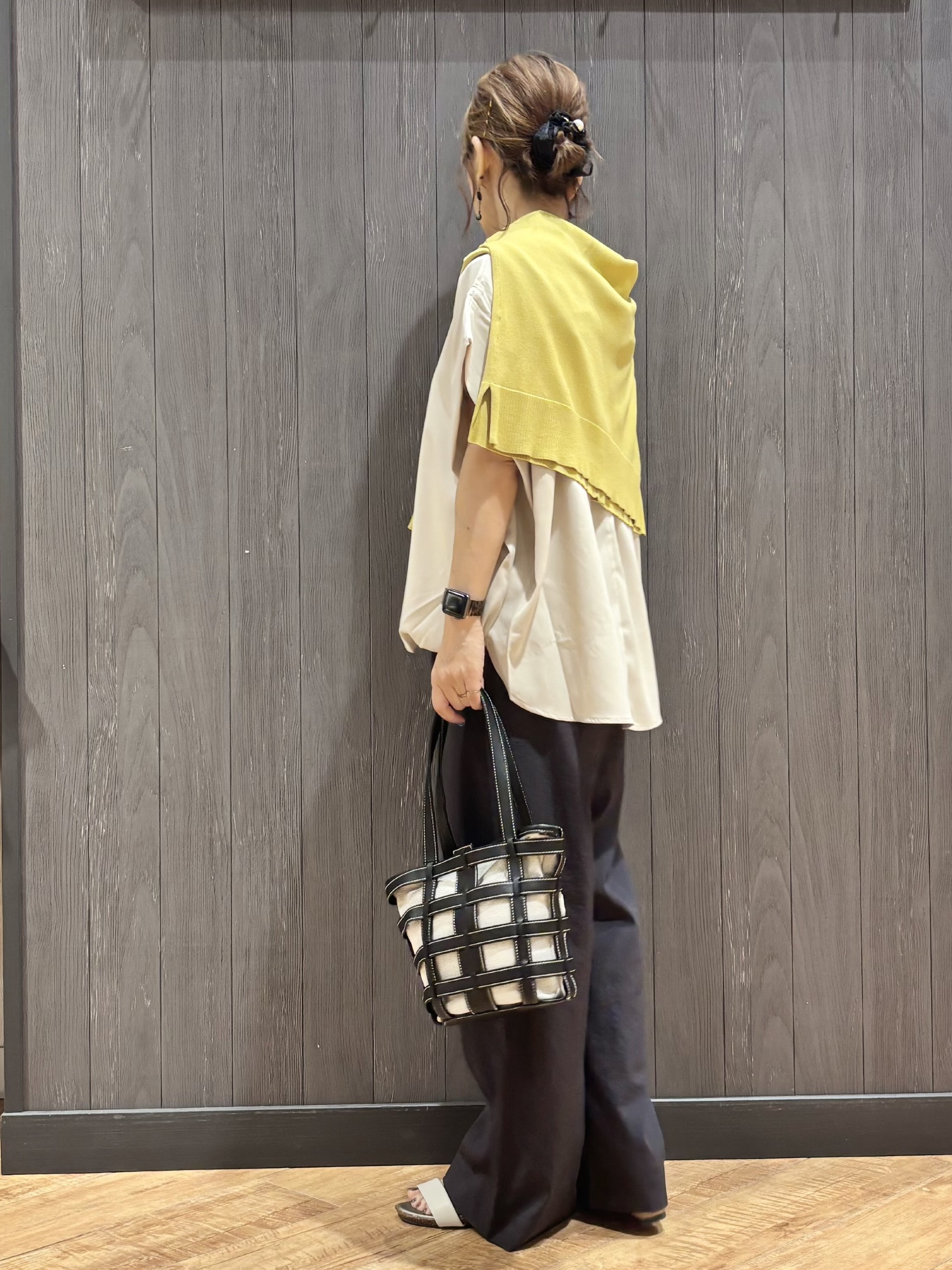 meiさんの「SHOO･LA･RUE｜【洗濯機可/体型カバー】インせずこなれる ふんわり裾バルーントップス」を使ったコーディネート