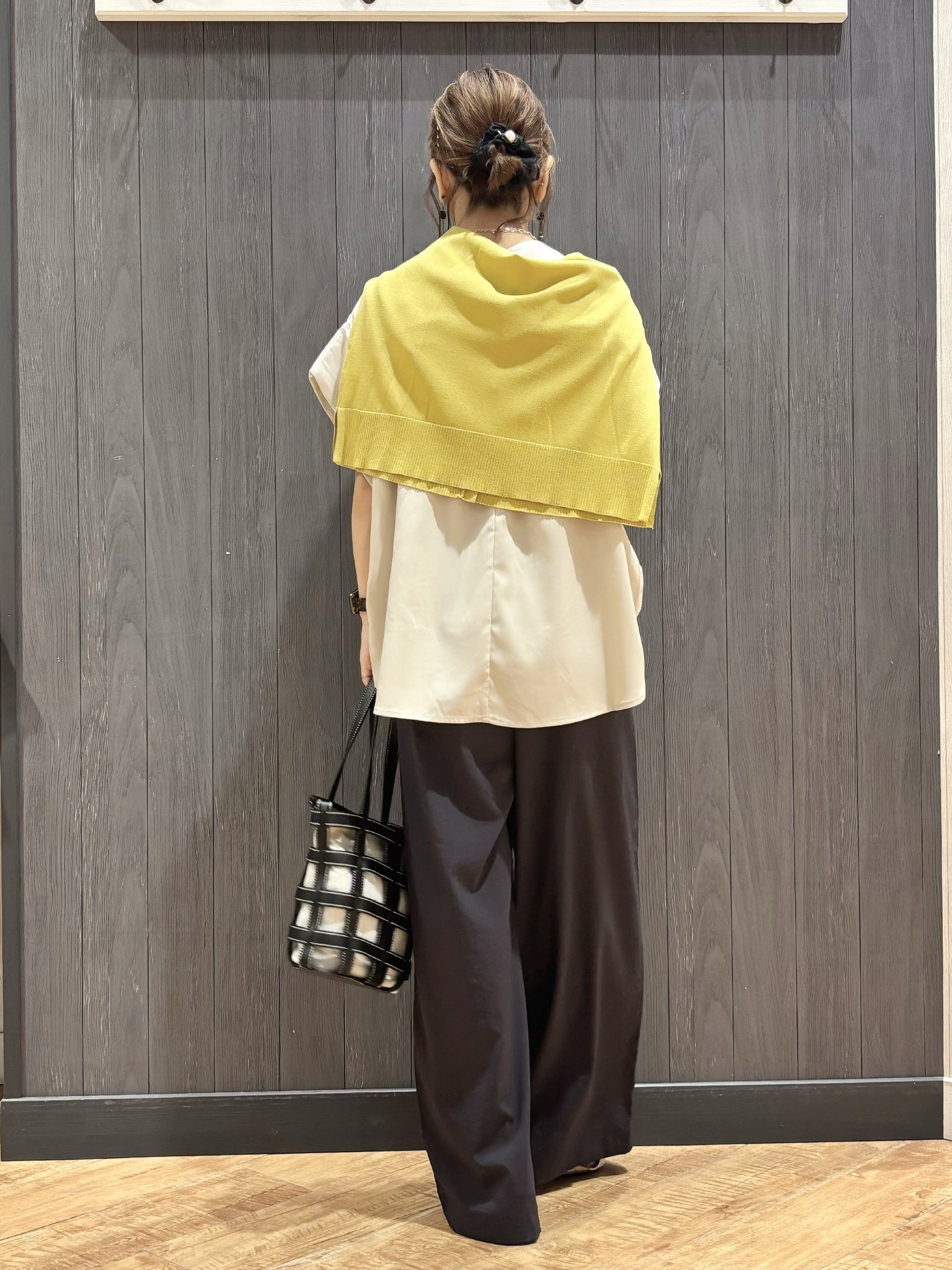 meiさんの「SHOO･LA･RUE｜【洗濯機可/体型カバー】インせずこなれる ふんわり裾バルーントップス」を使ったコーディネート