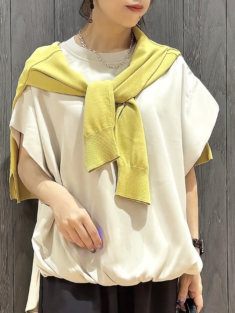 meiさんの「SHOO･LA･RUE｜【洗濯機可/体型カバー】インせずこなれる ふんわり裾バルーントップス」を使ったコーディネート
