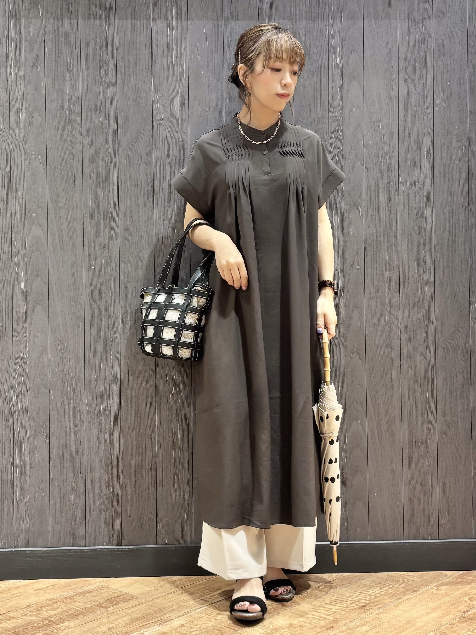 meiさんの「SHOO･LA･RUE｜【S-LL/洗濯機可】ピンタックデザインがサマ見え Aラインワンピース」を使ったコーディネート
