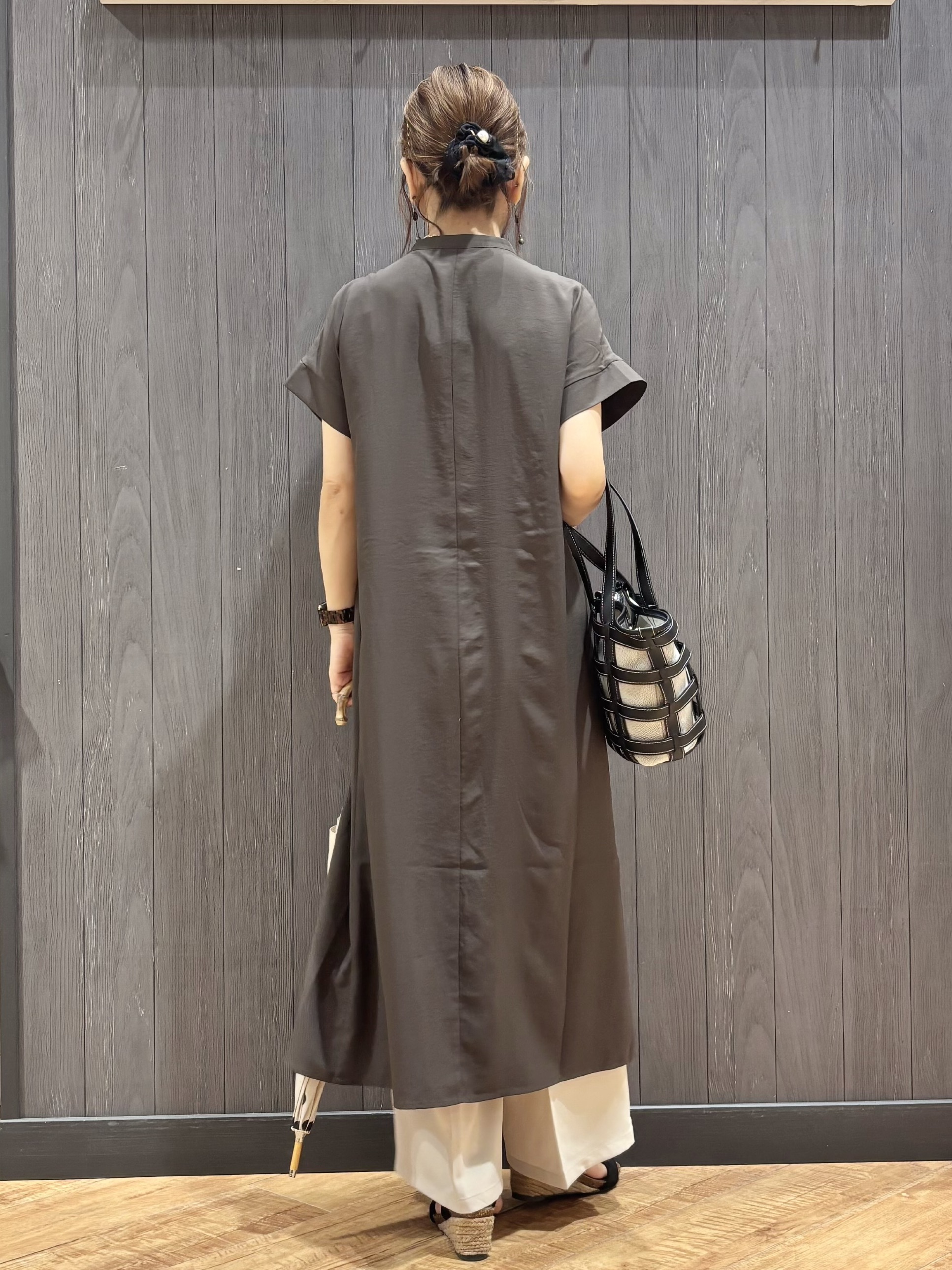 meiさんの「SHOO･LA･RUE｜【S-LL/洗濯機可】ピンタックデザインがサマ見え Aラインワンピース」を使ったコーディネート