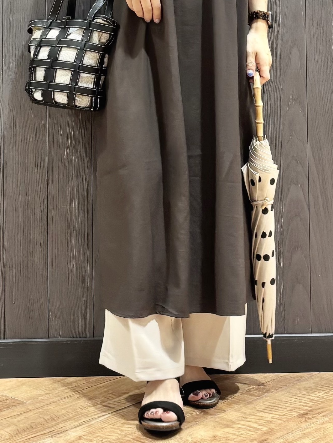 meiさんの「SHOO･LA･RUE｜【S-LL/洗濯機可】ピンタックデザインがサマ見え Aラインワンピース」を使ったコーディネート
