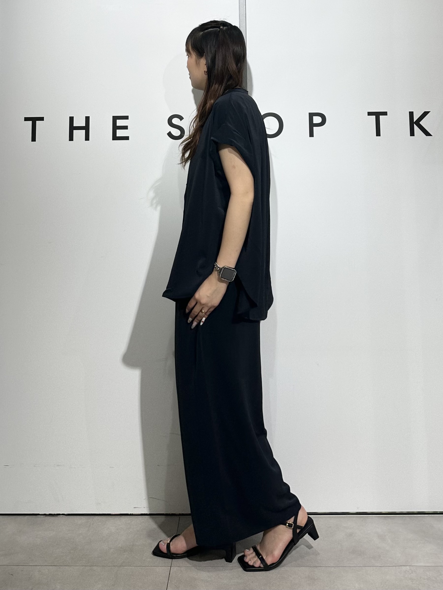 cottonさんの「THE SHOP TK｜【ひんやり/遮熱/セットアップ可】やみつきになる とろみバンドカラーブラウス」を使ったコーディネート
