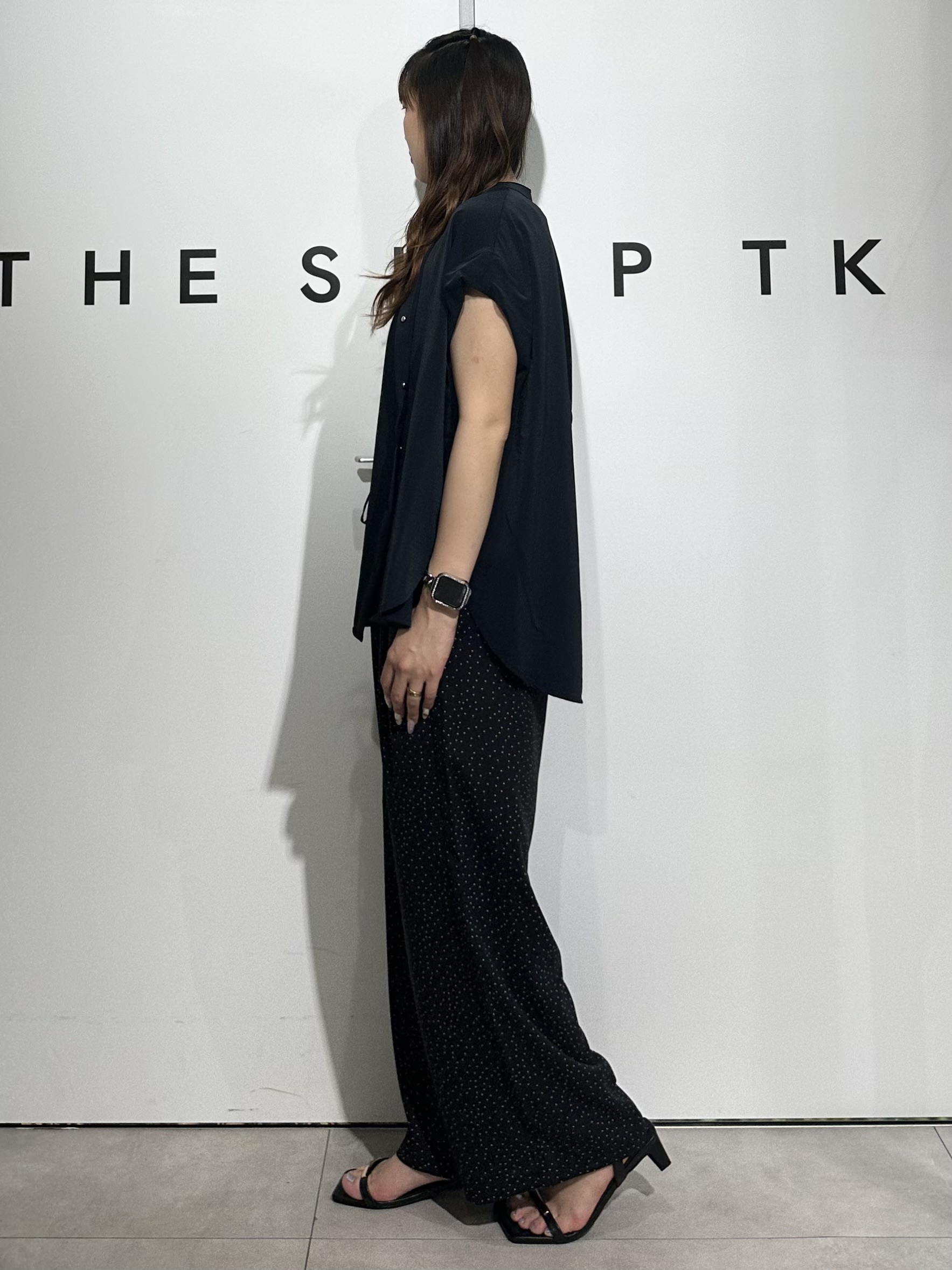 cottonさんの「THE SHOP TK｜【ひんやり/遮熱/セットアップ可】やみつきになる とろみバンドカラーブラウス」を使ったコーディネート