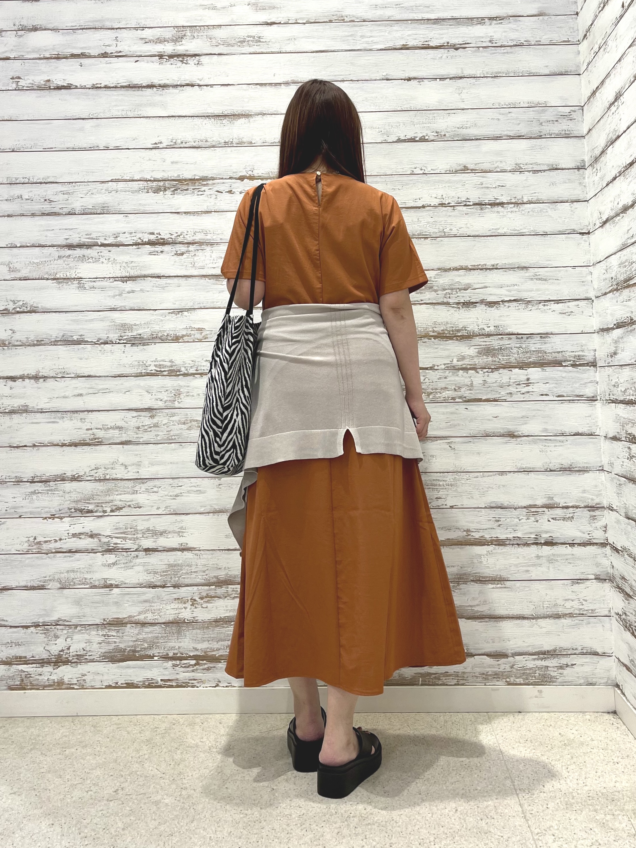 ゆっきーさんの「SHOO･LA･RUE｜【ひんやり/洗濯機可/S-LL】オンにもオフにも マルチに使えるボタンレスカーディガン」を使ったコーディネート