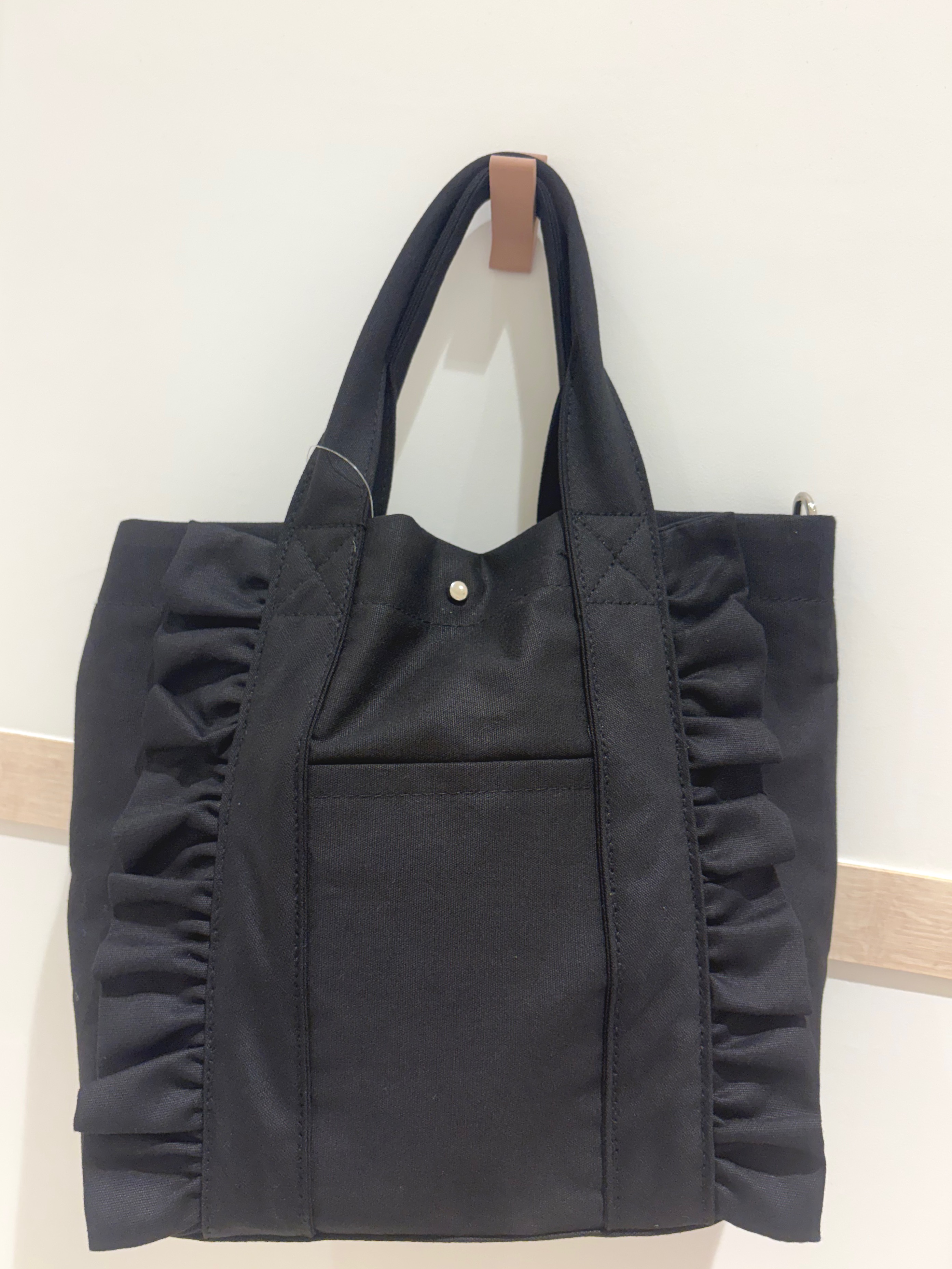 nanaさんの「SHOO･LA･RUE｜【ひんやり/UV】ほんのりシアーで上品な バックギャザーブラウス」を使ったコーディネート