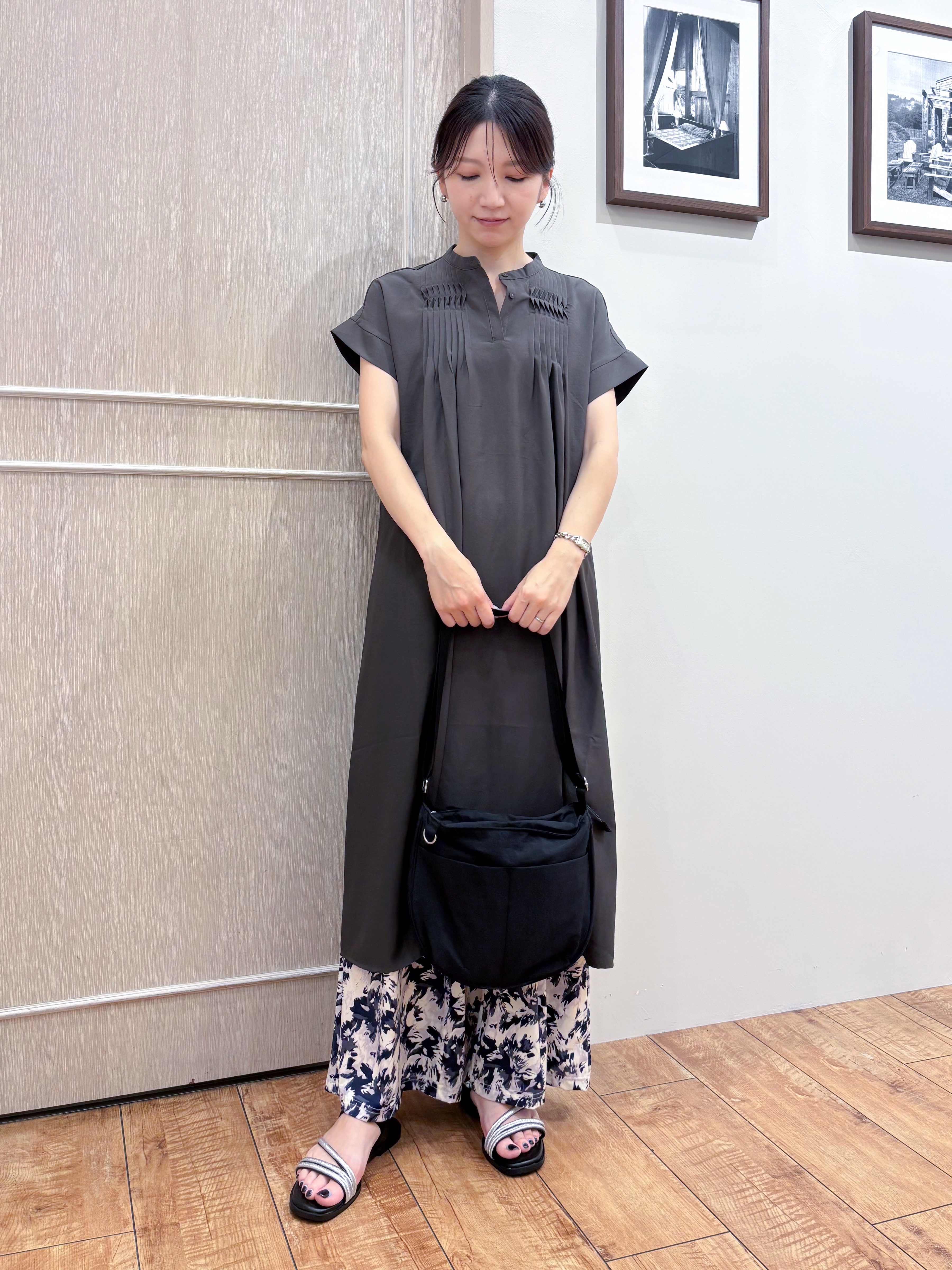 なみさんの「SHOO･LA･RUE｜【S-LL/洗濯機可】ピンタックデザインがサマ見え Aラインワンピース」を使ったコーディネート