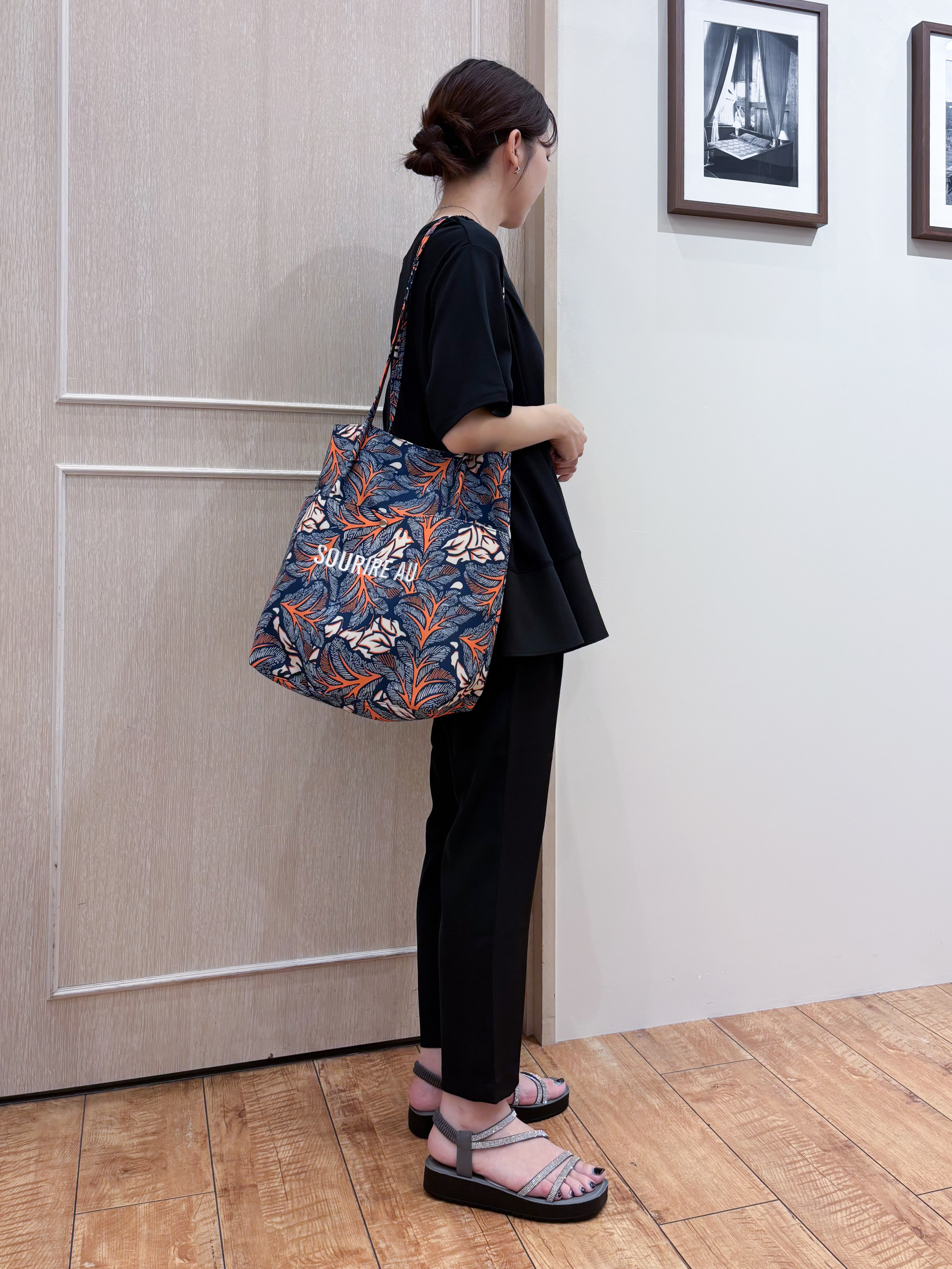 なみさんの「SHOO･LA･RUE｜【新色追加/ひんやり/UV/抗菌防臭】体型カバーも叶う 裾切り替えAライントップス」を使ったコーディネート